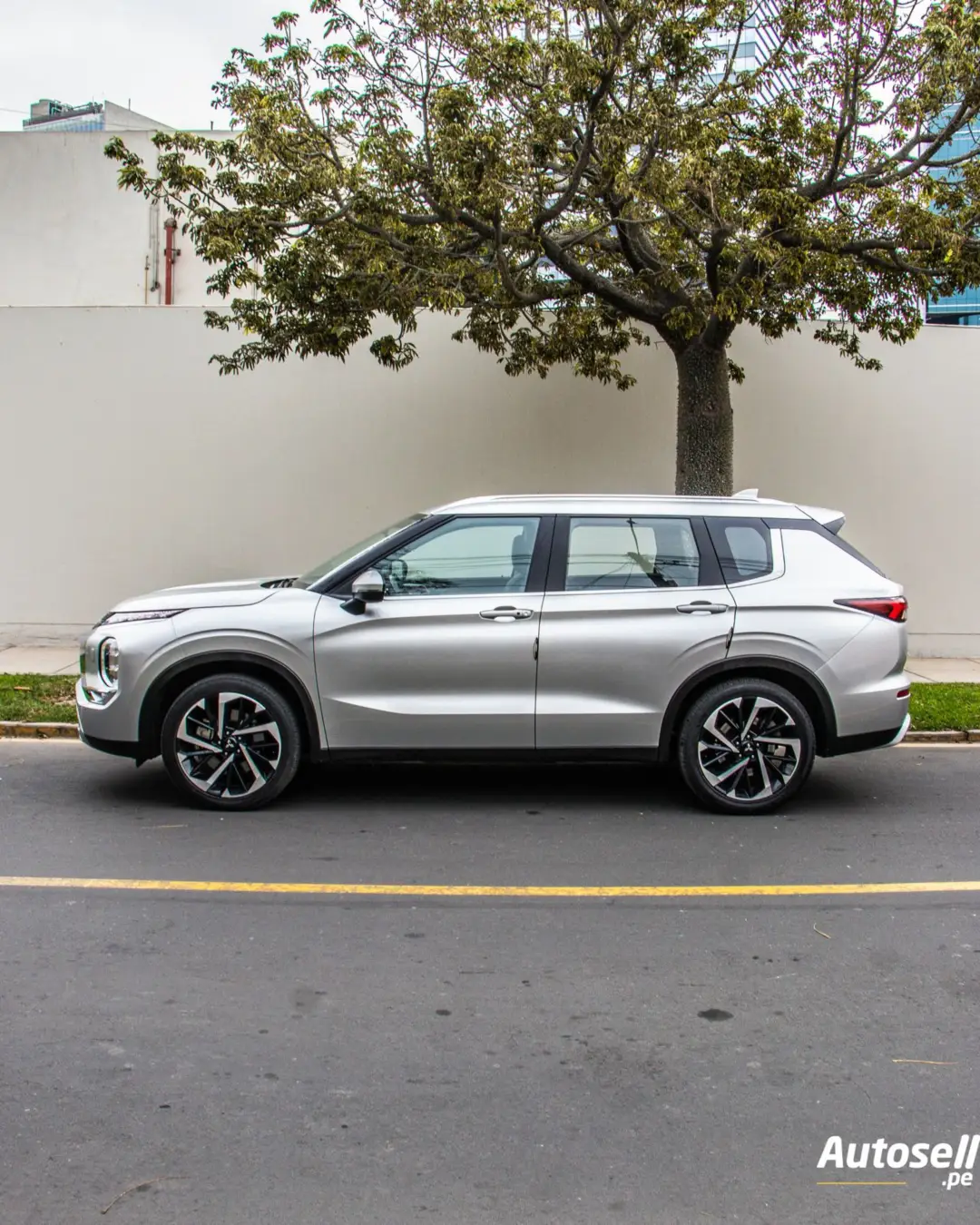 Mitsubishi Outlander miniatura 2