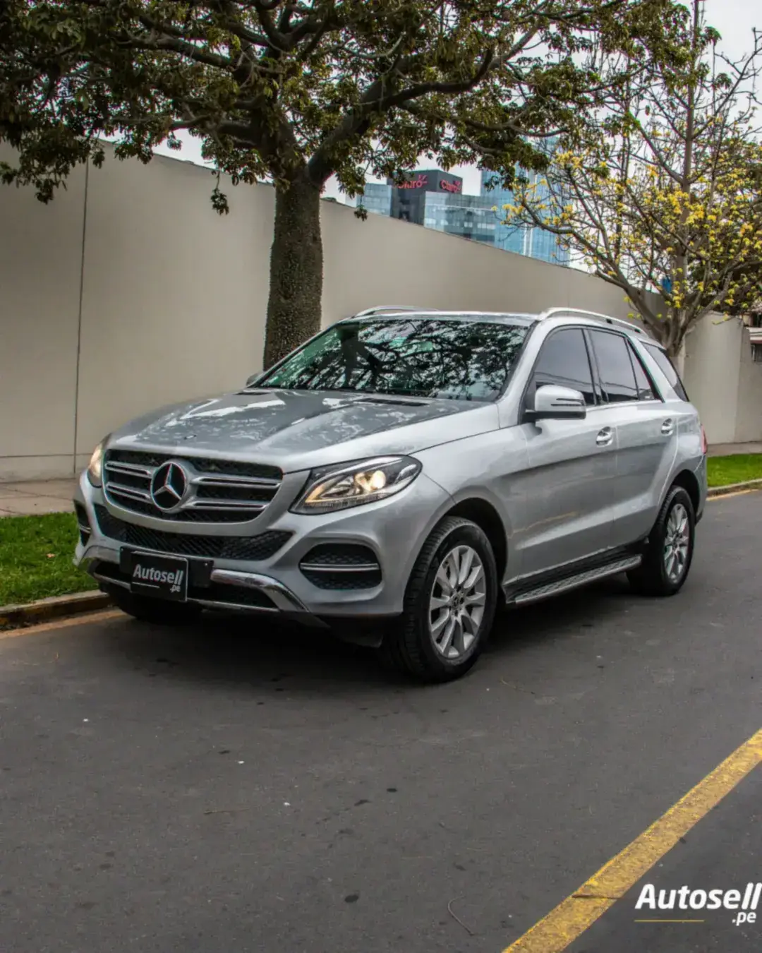 Mercedes Benz GLE 400	 2016