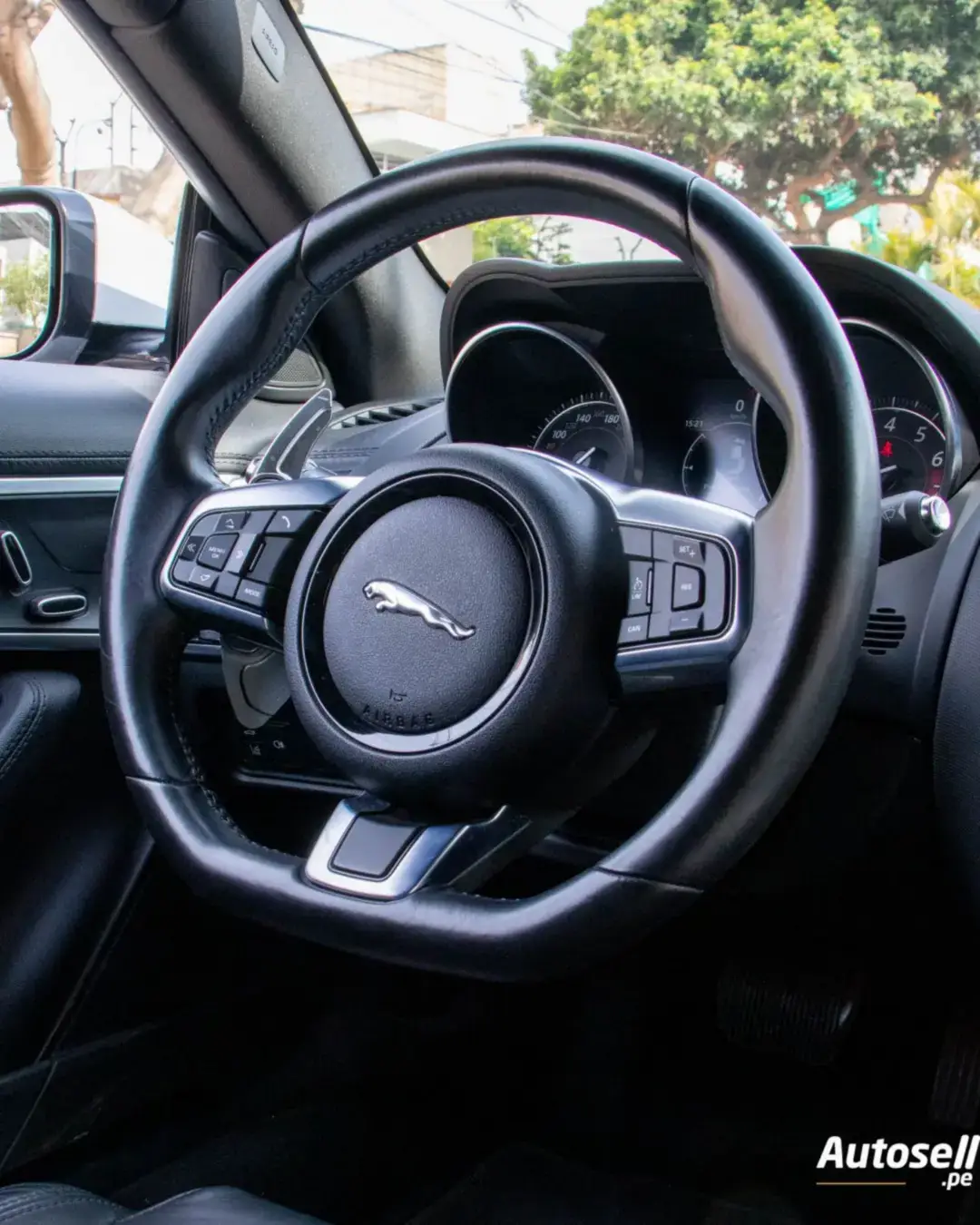 Jaguar F-Type miniatura 12