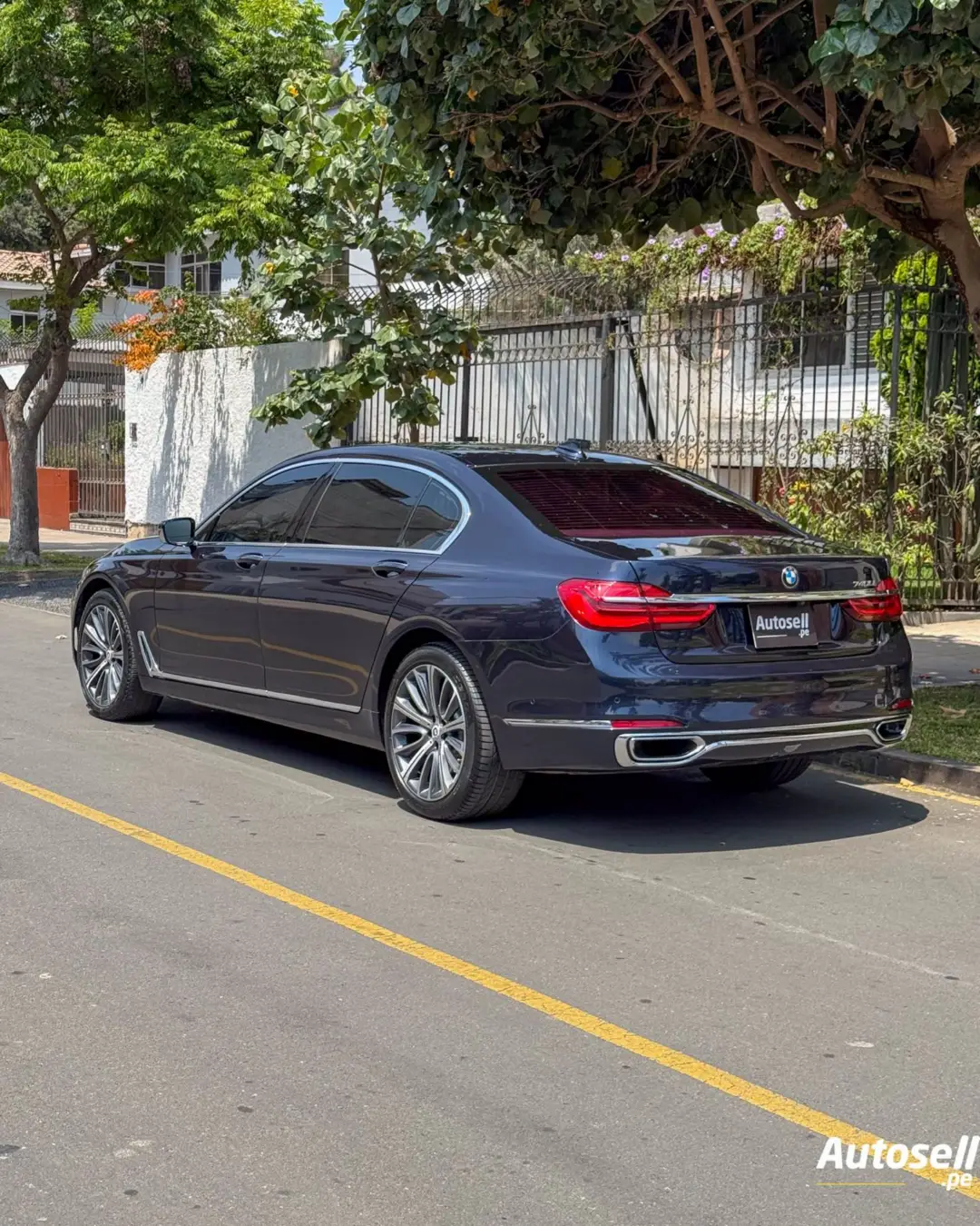 BMW 740Li miniatura 3