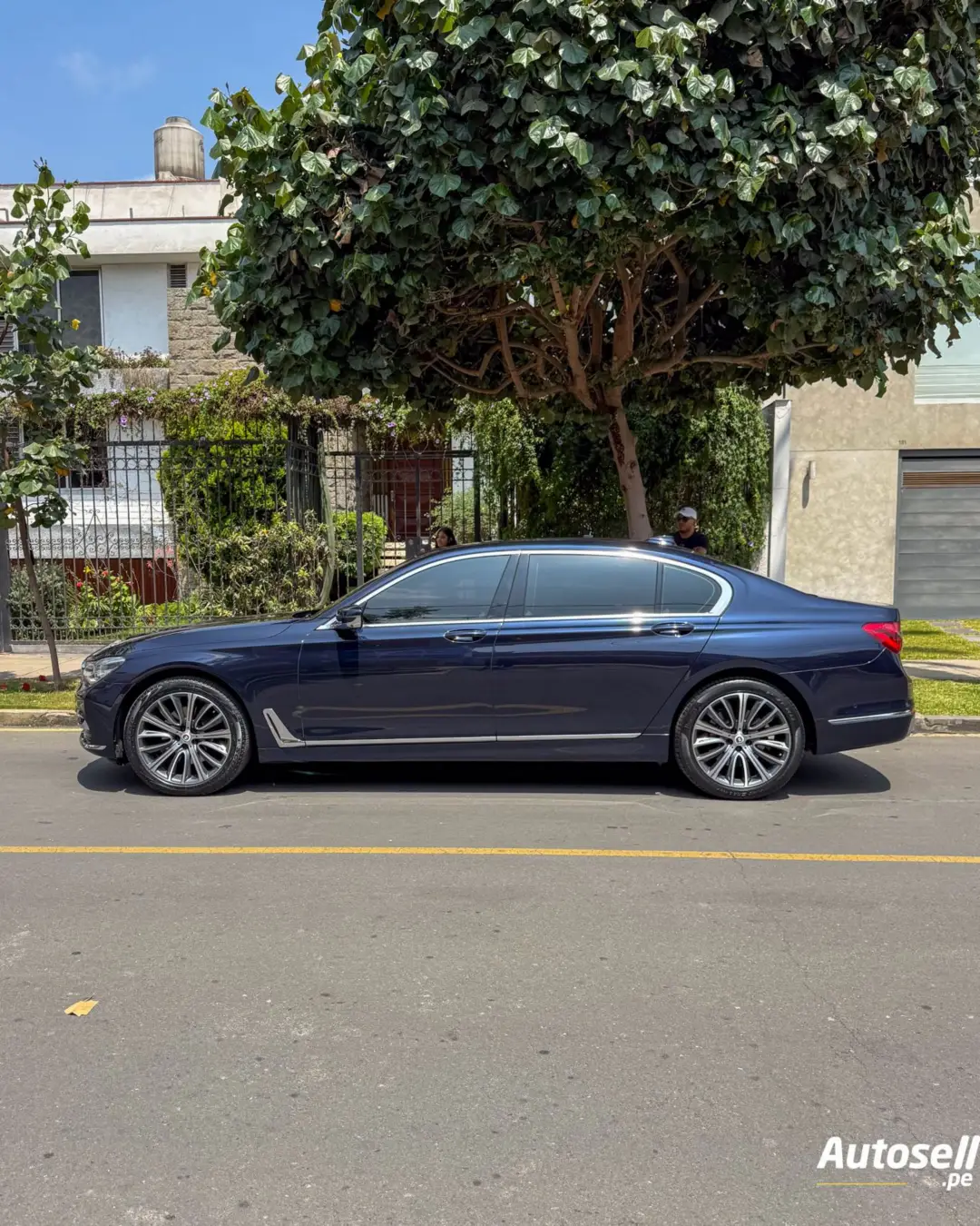 BMW 740Li miniatura 2