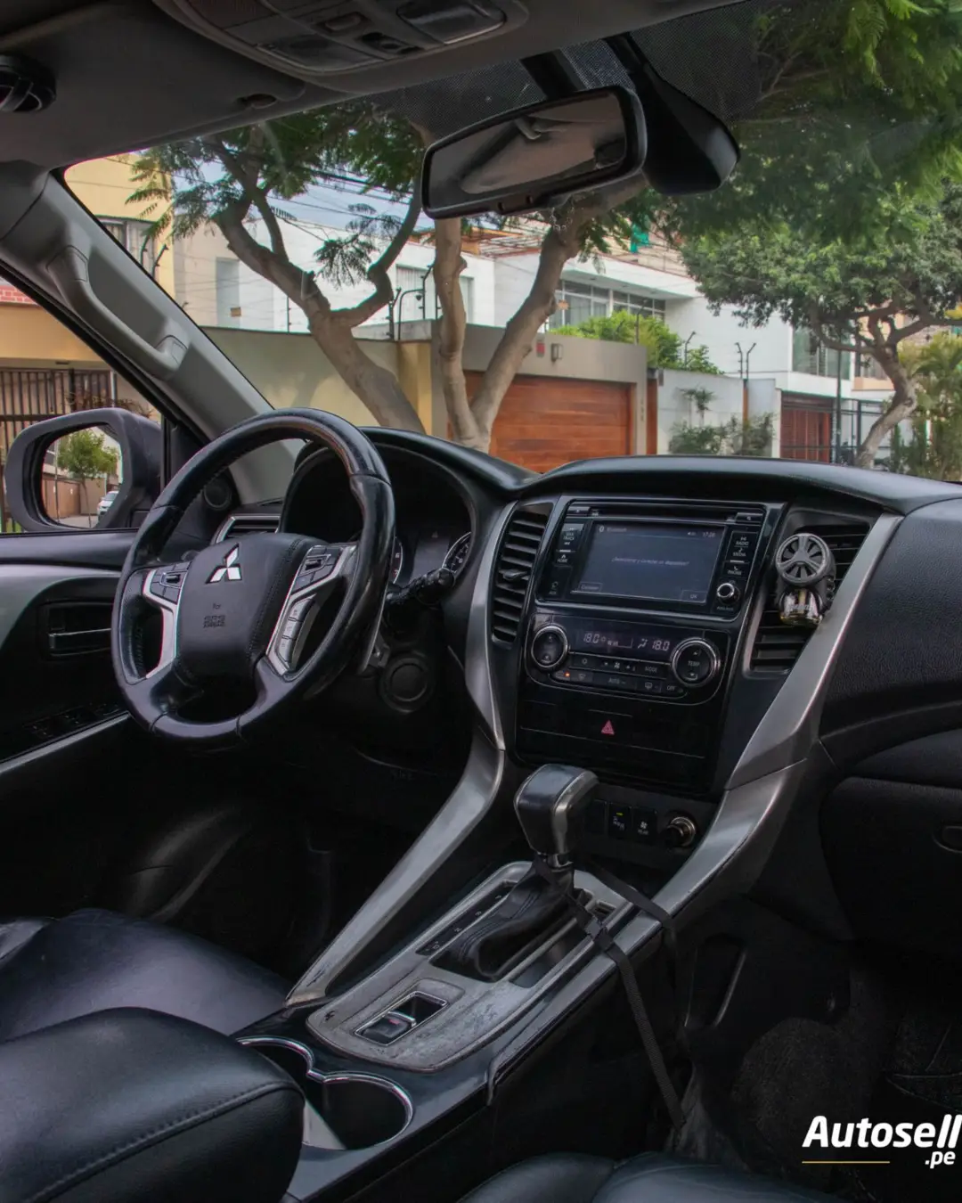 Mitsubishi Montero Sport miniatura 10