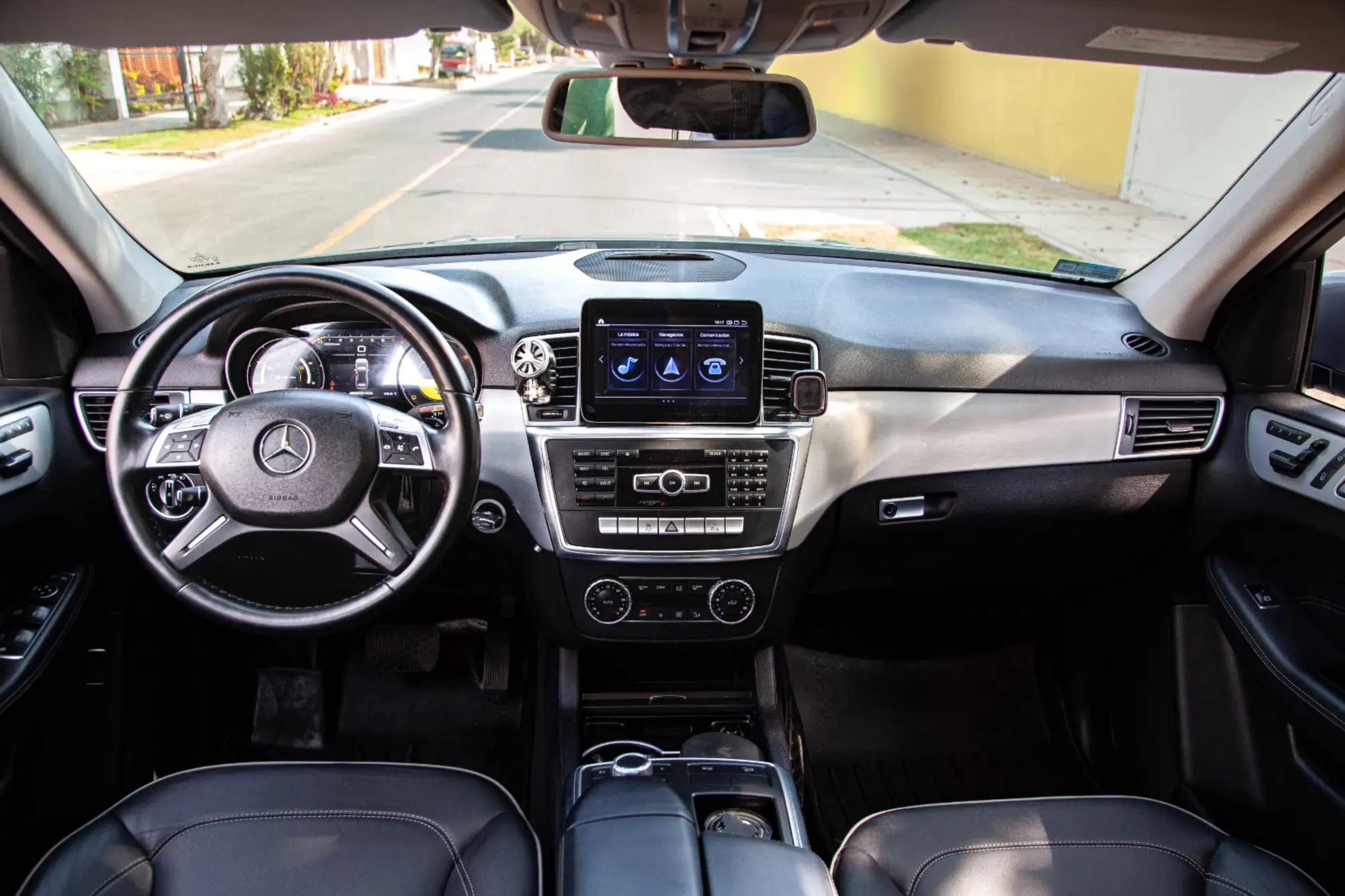 Mercedes Benz ML 350 miniatura 13