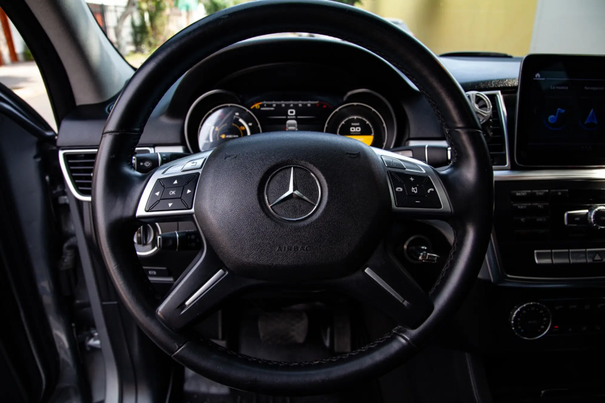 Mercedes Benz ML 350 miniatura 11