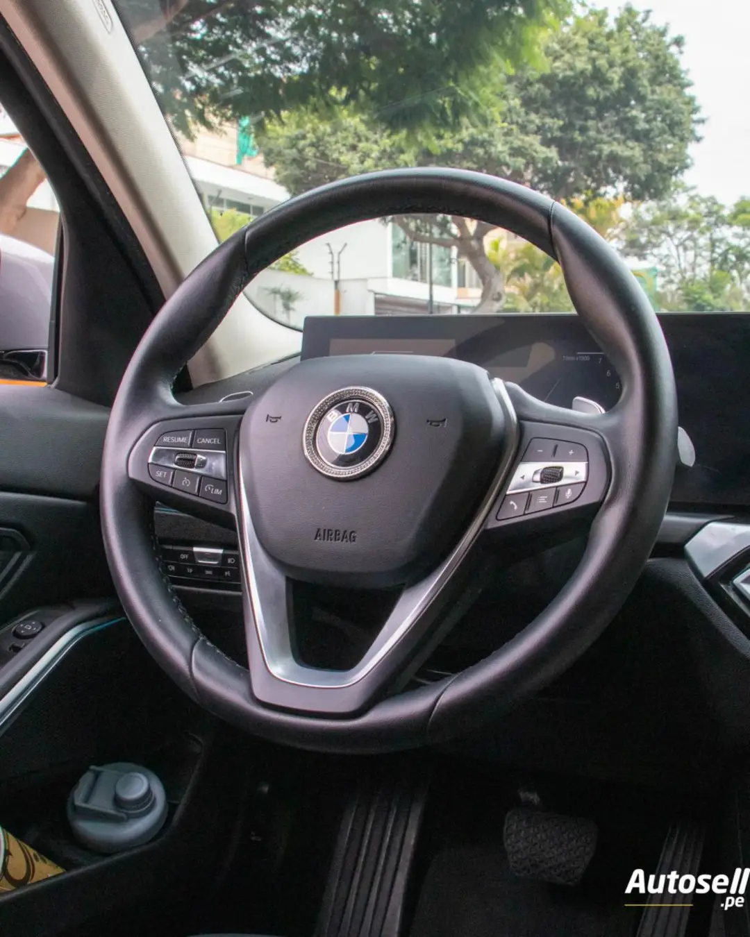 BMW 320i miniatura 13