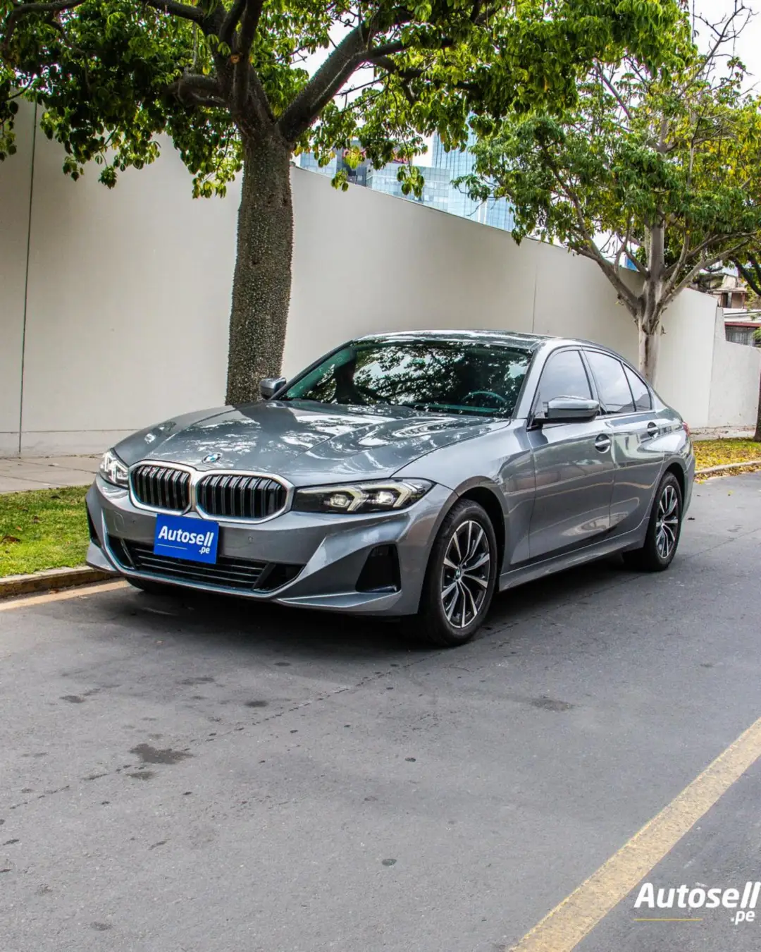 BMW 320i miniatura 1