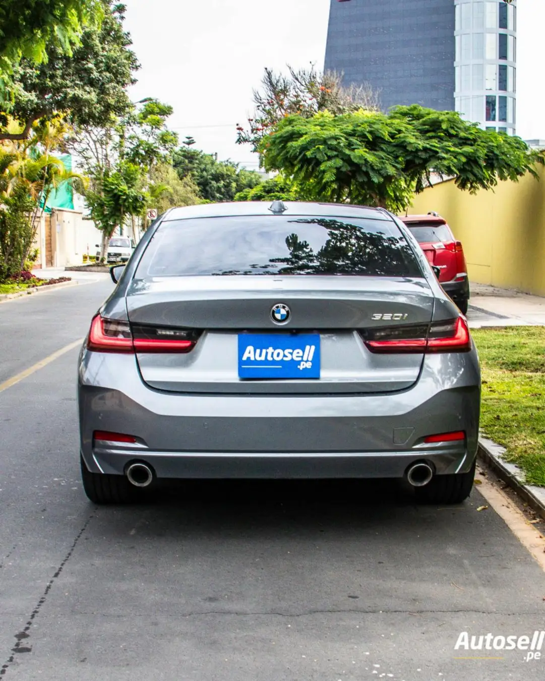 BMW 320i miniatura 4