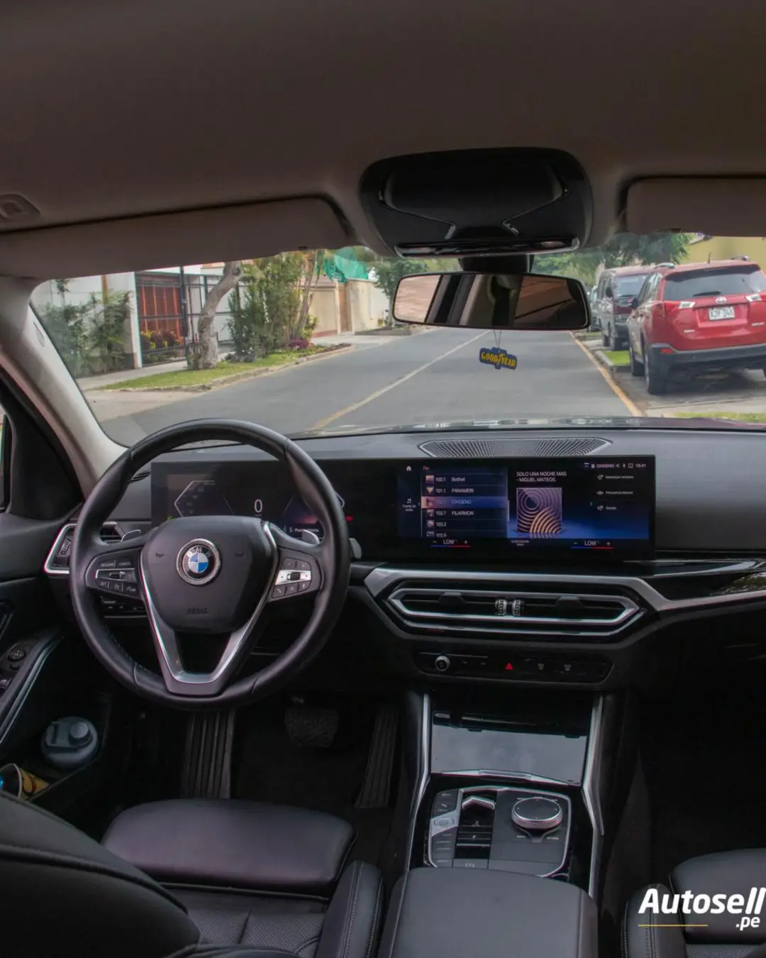 BMW 320i miniatura 11