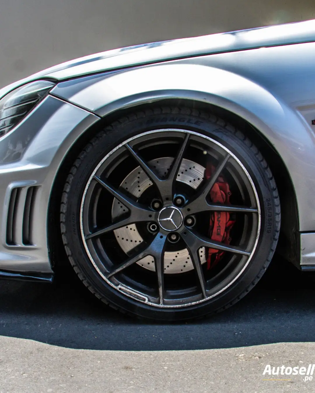 Mercedes Benz C63 AMG