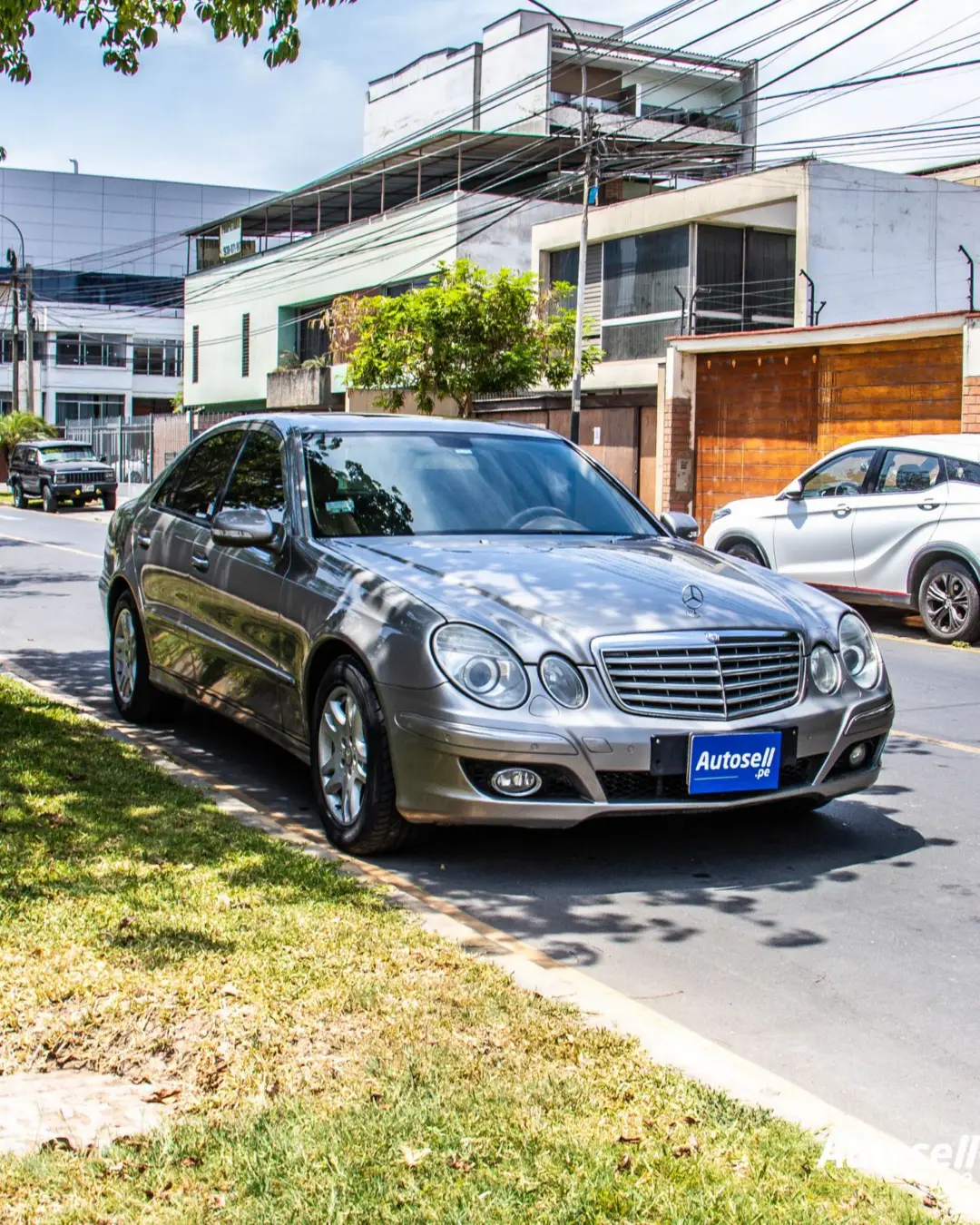 Mercedes Benz E350 miniatura 6