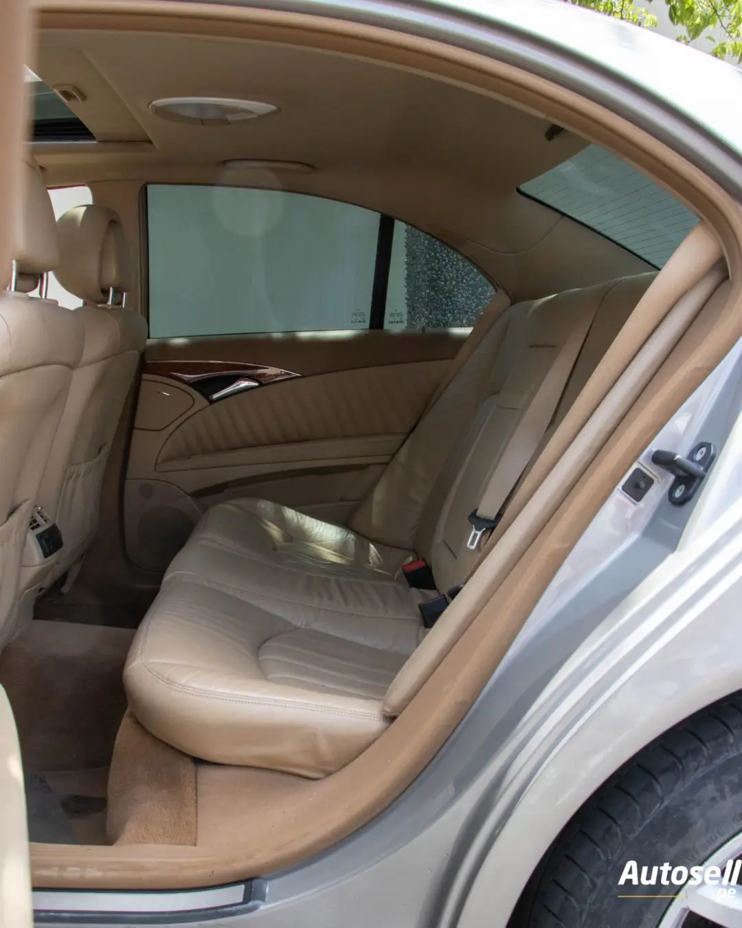 Mercedes Benz E350 miniatura 9