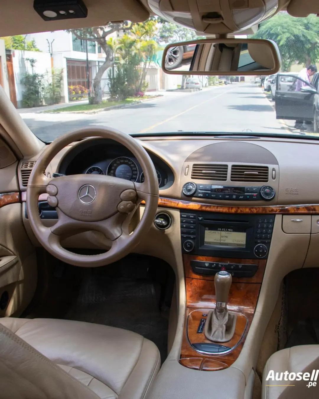 Mercedes Benz E350 miniatura 15