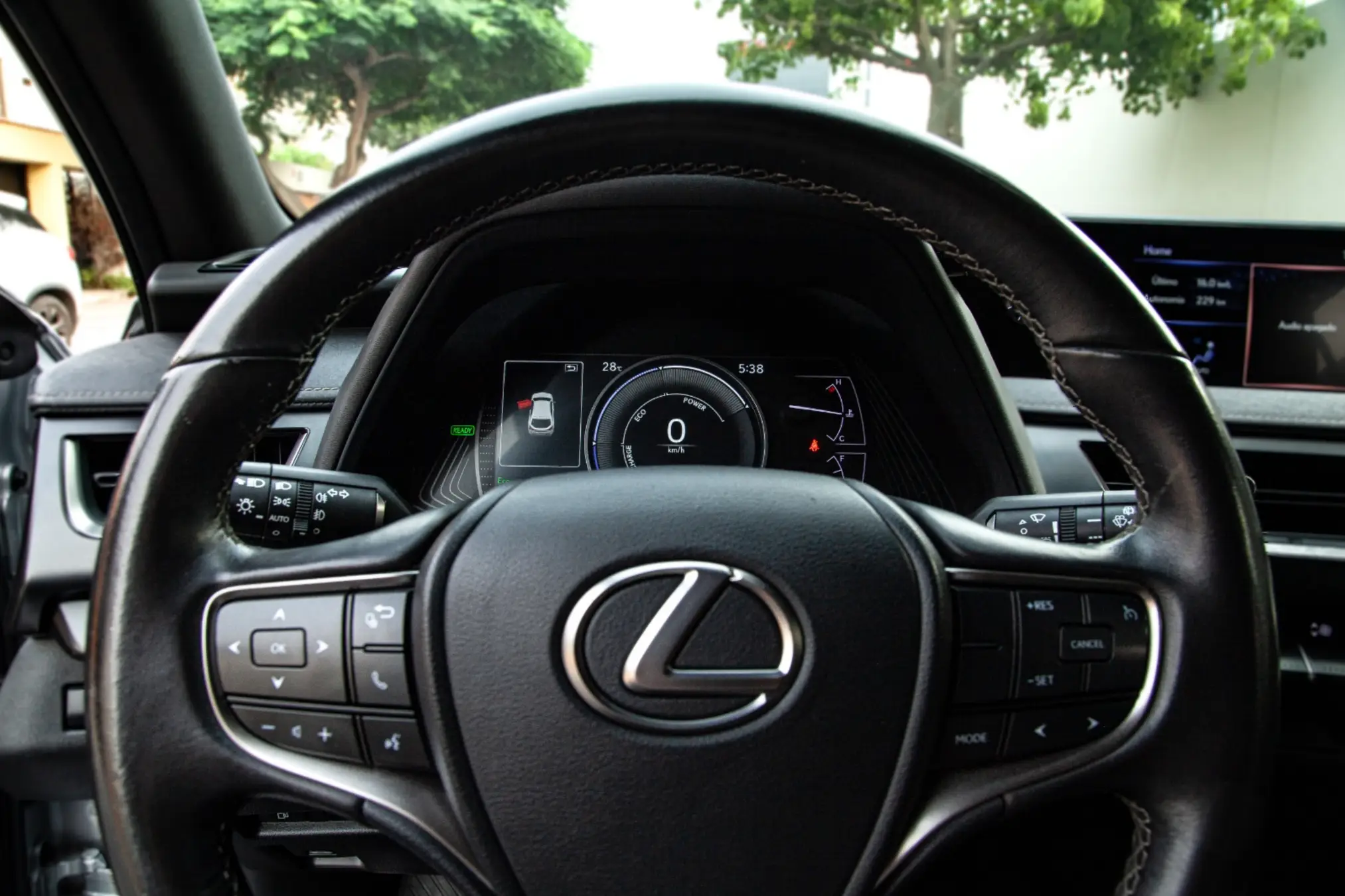 Lexus Ux 250h miniatura 15