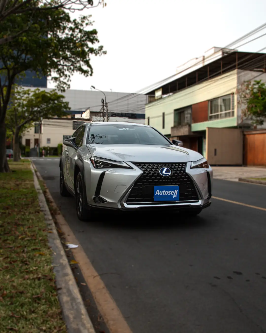 Lexus Ux 250h miniatura 5