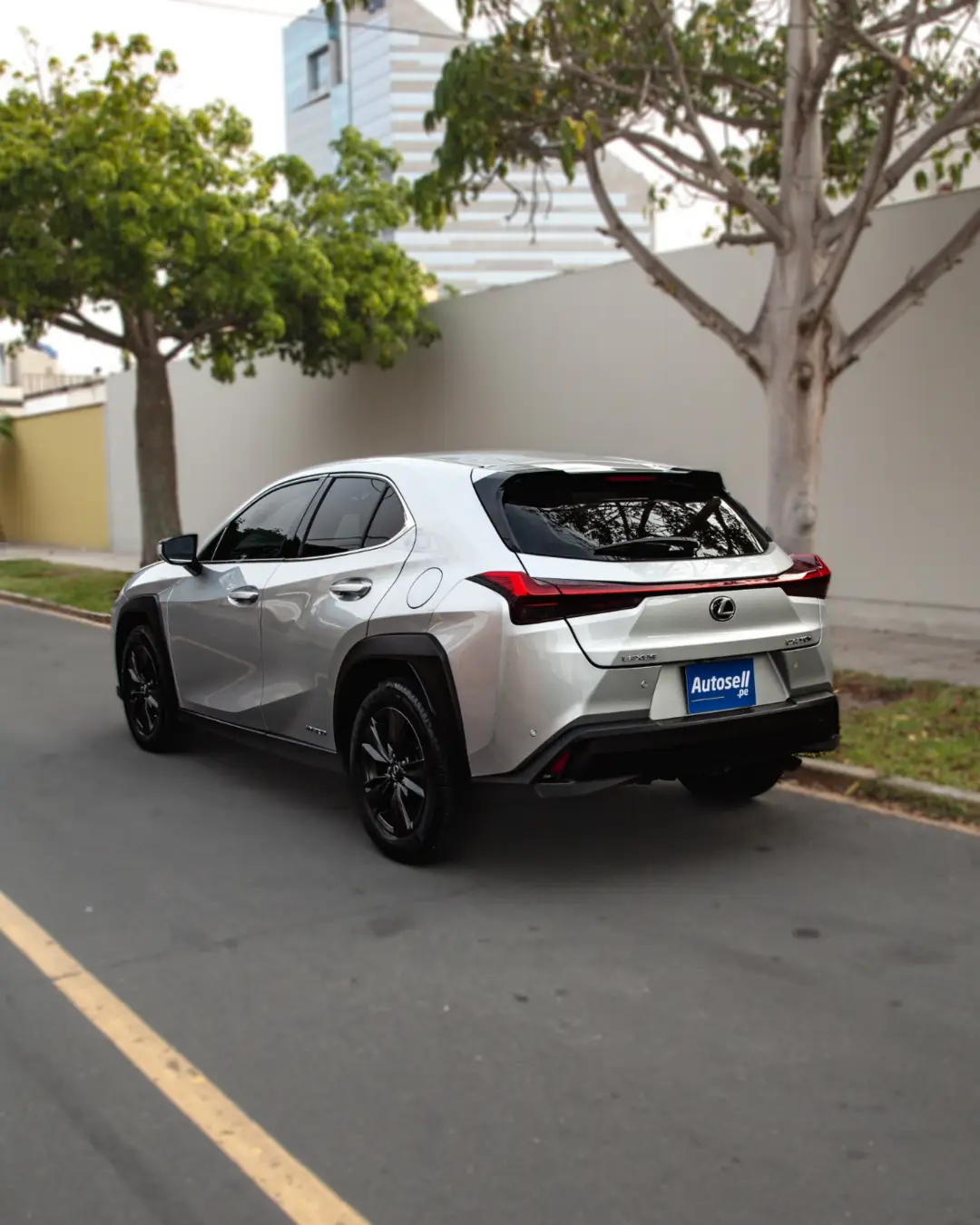 Lexus Ux 250h miniatura 3