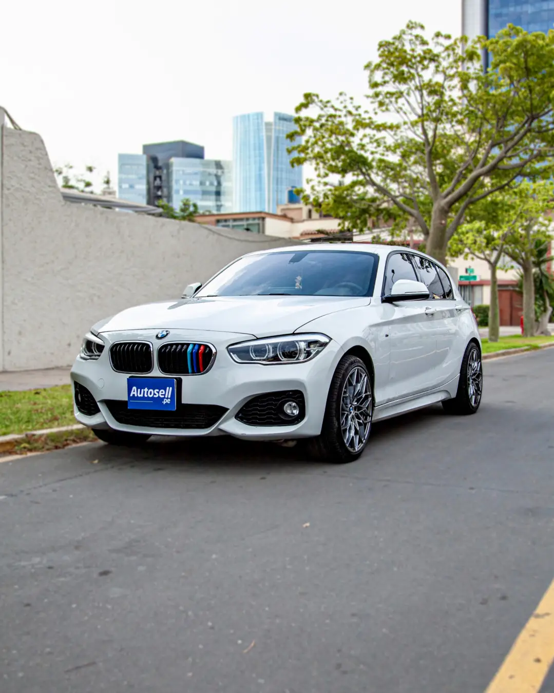BMW 120i miniatura 1