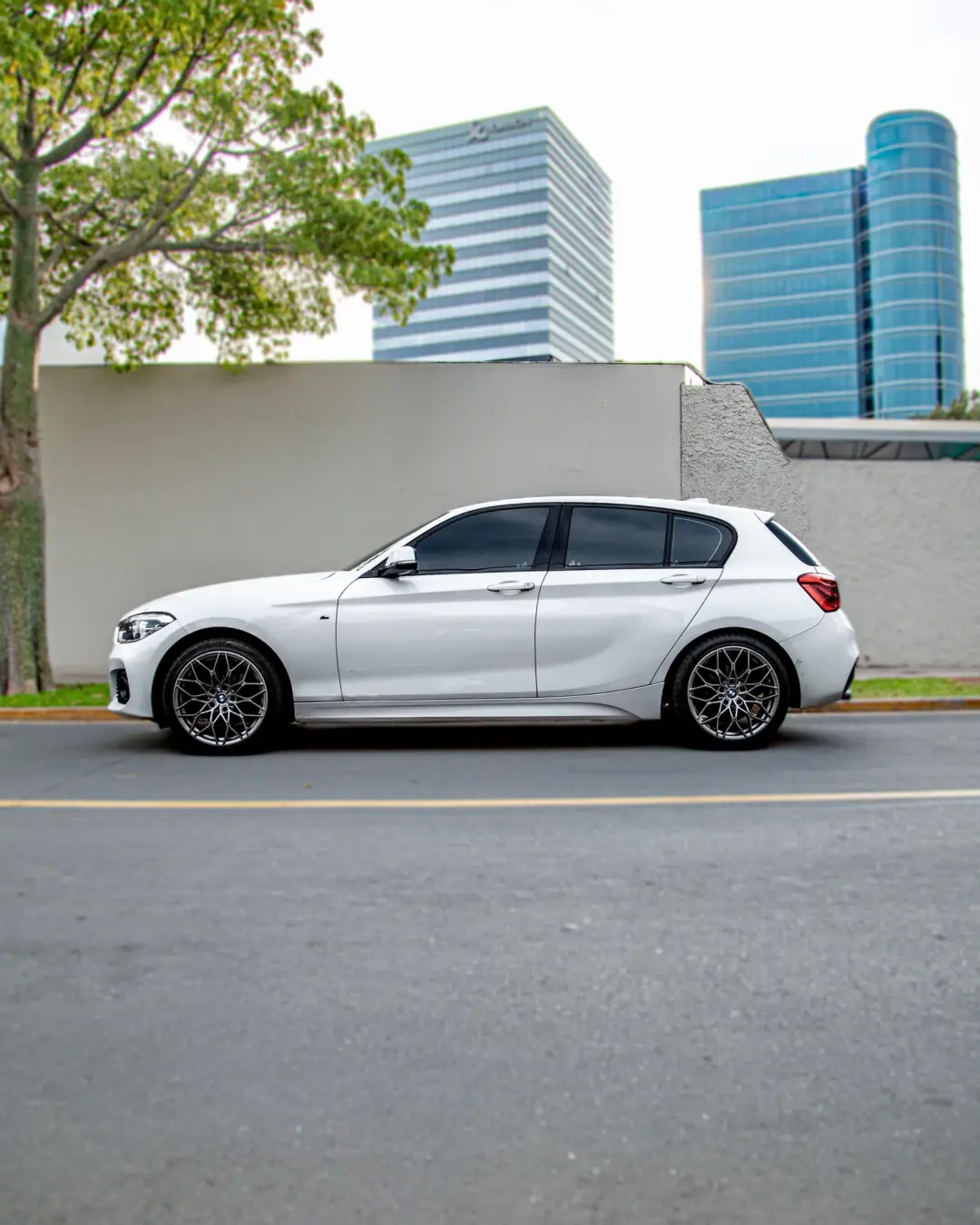 BMW 120i miniatura 2