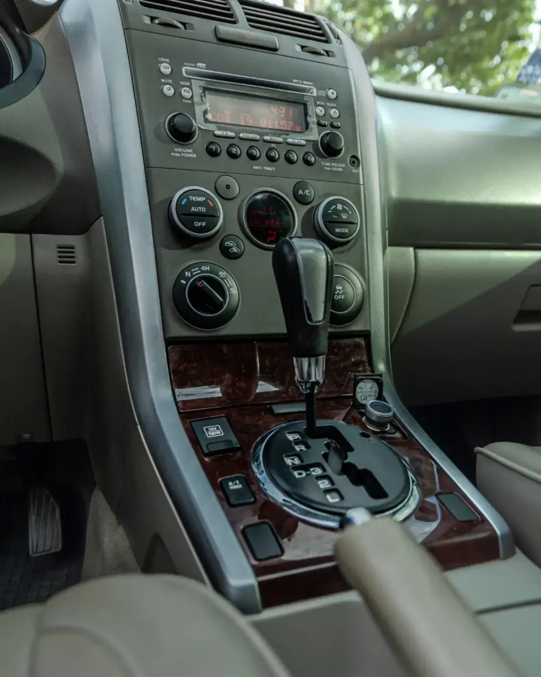 Suzuki Grand Nomade miniatura 7