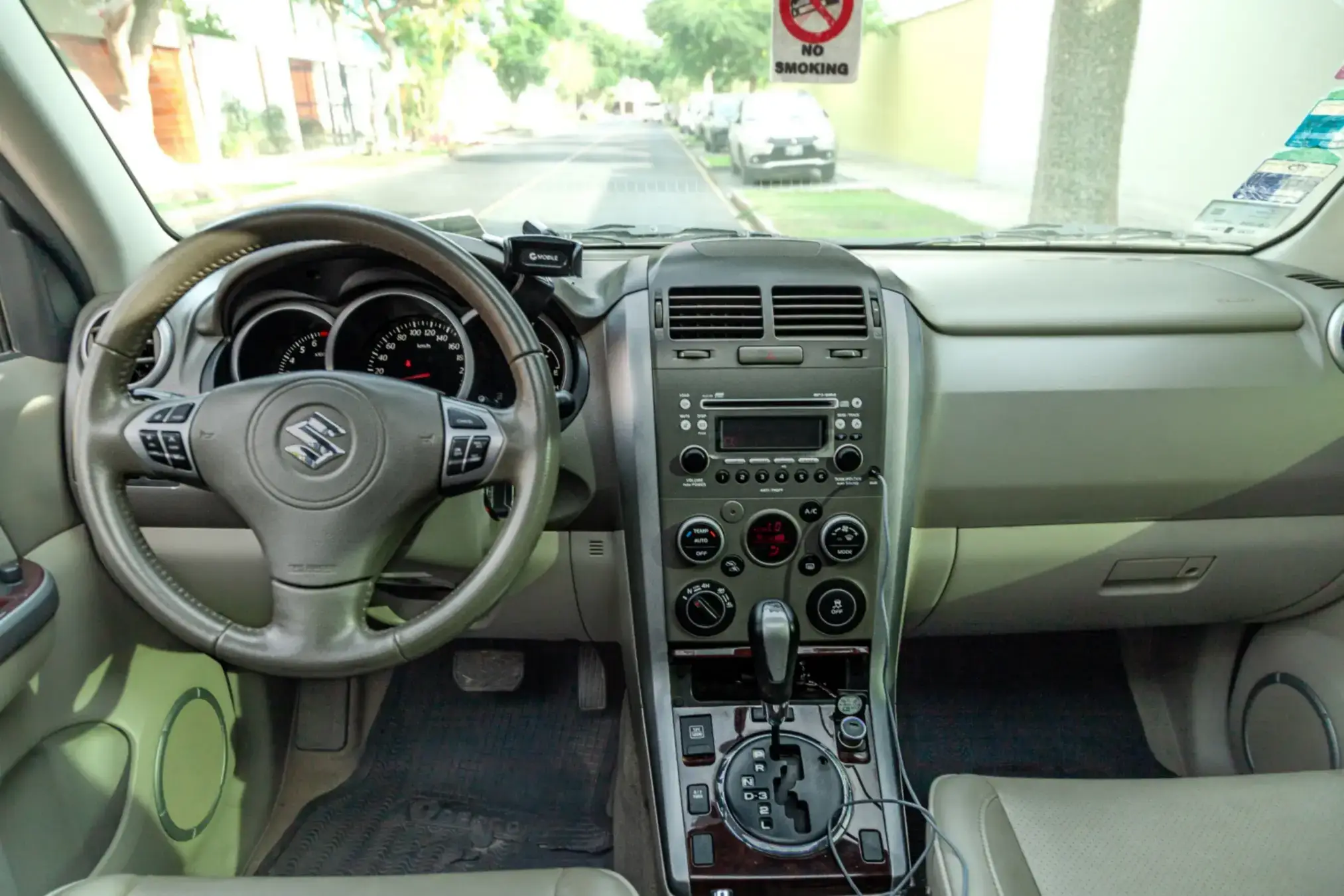 Suzuki Grand Nomade miniatura 10