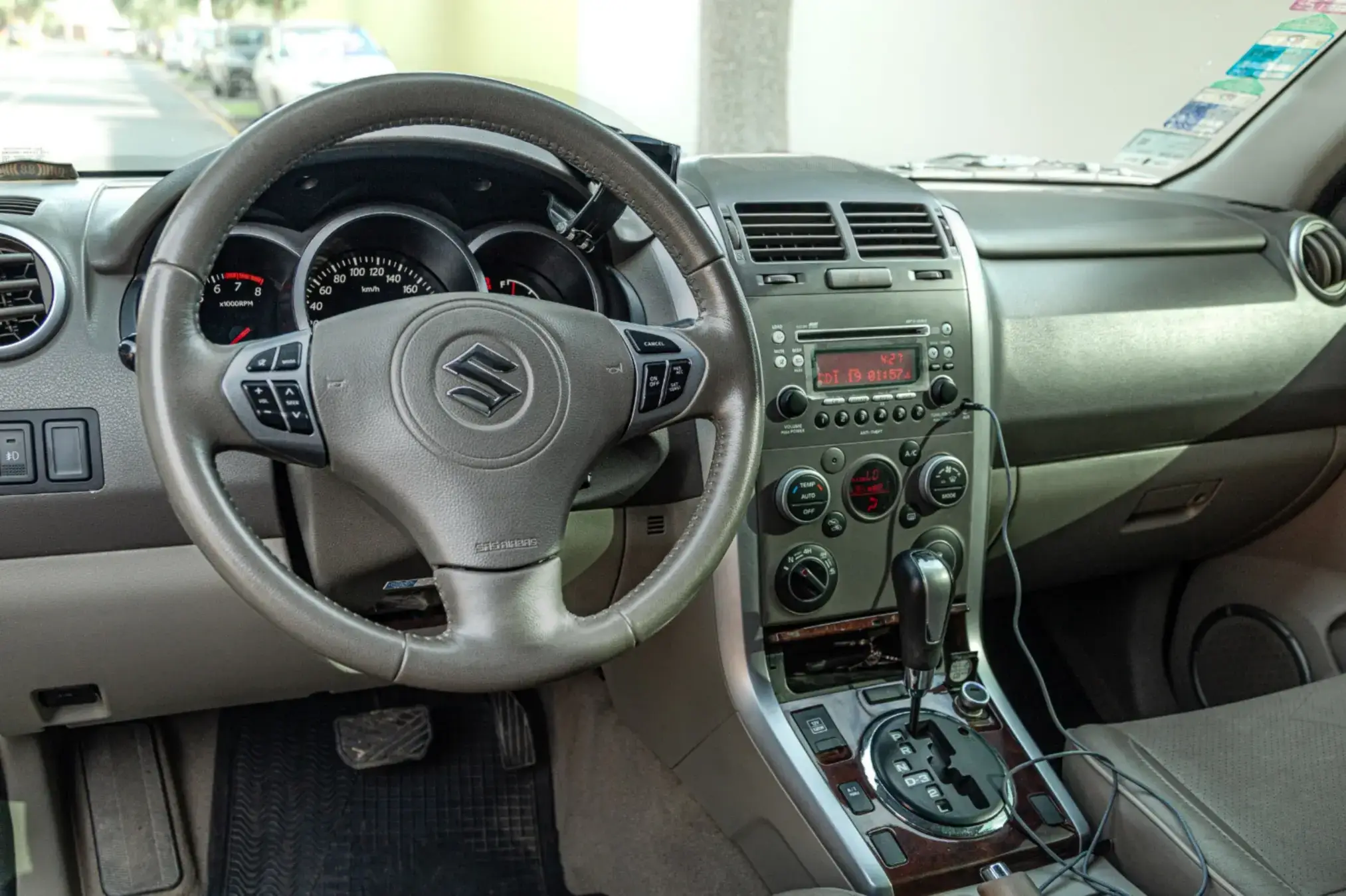 Suzuki Grand Nomade miniatura 11