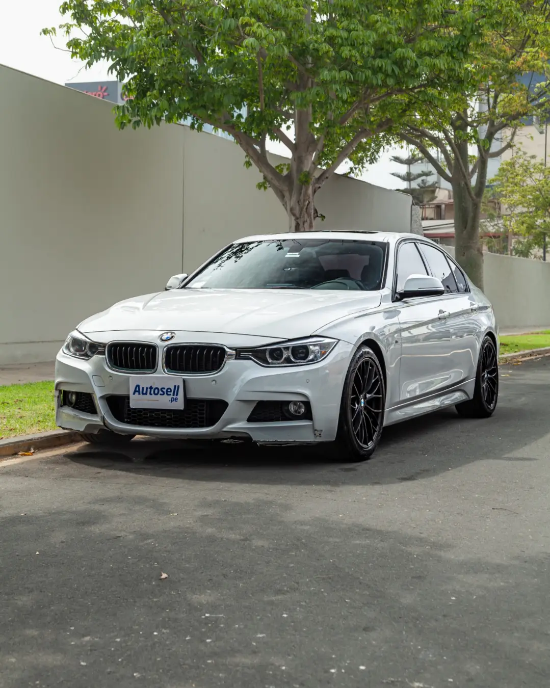 BMW 320i miniatura 1