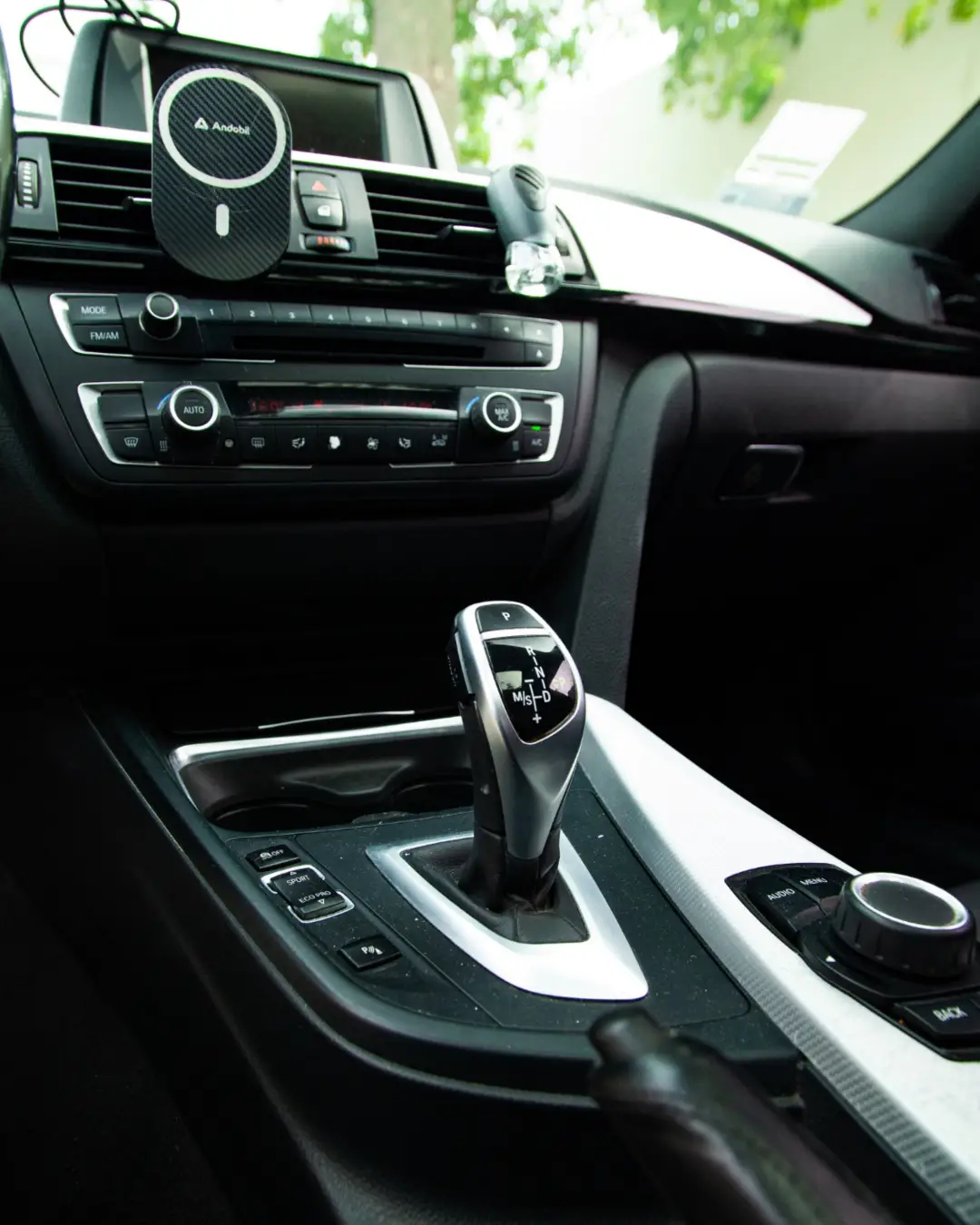 BMW 320i miniatura 12