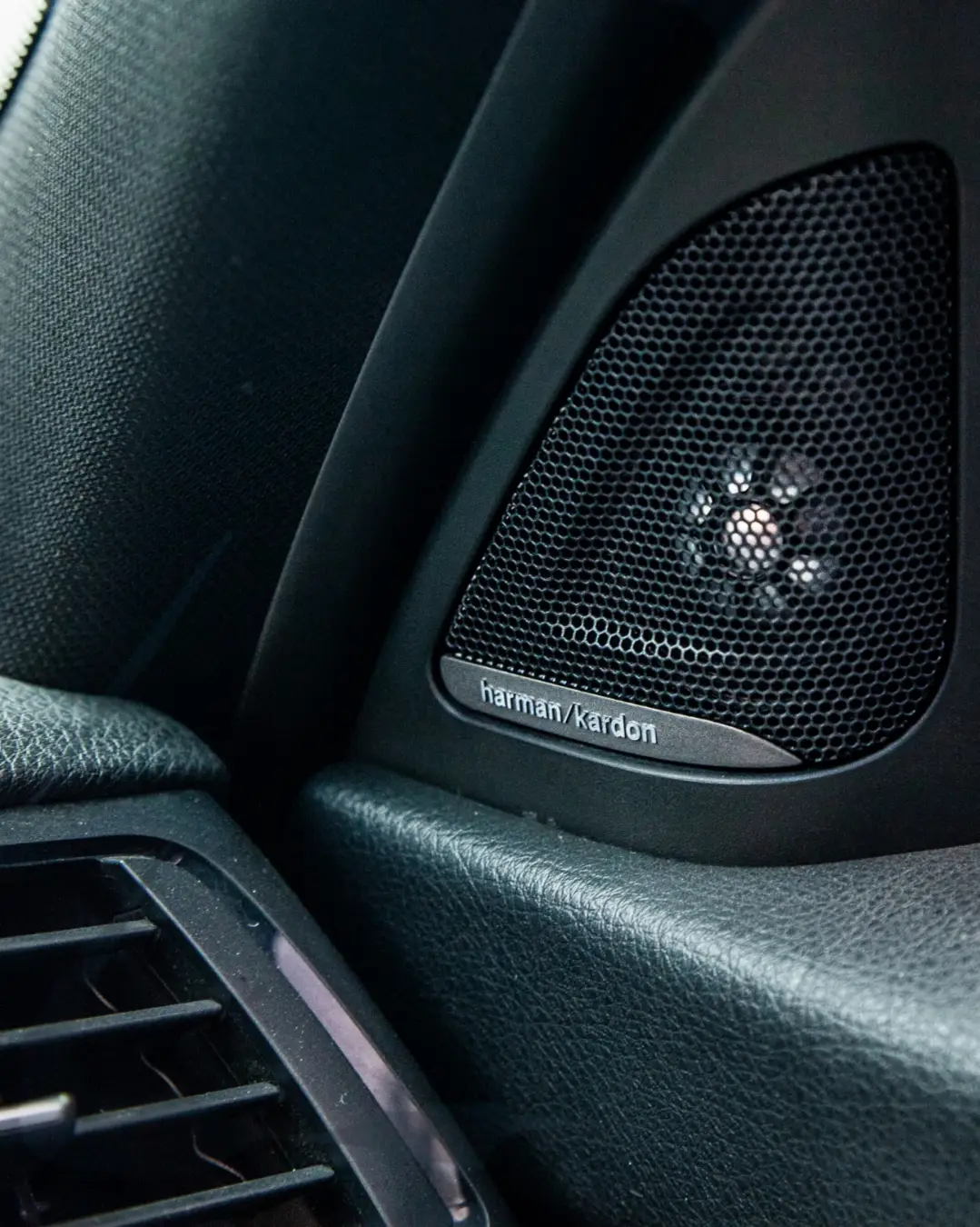 BMW 320i miniatura 15