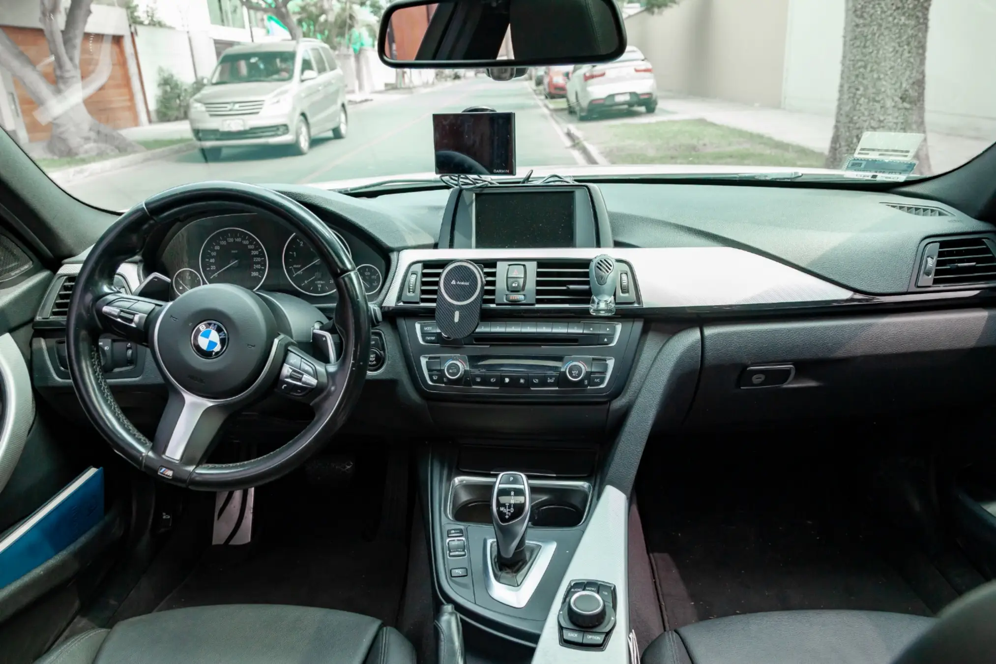 BMW 320i miniatura 10