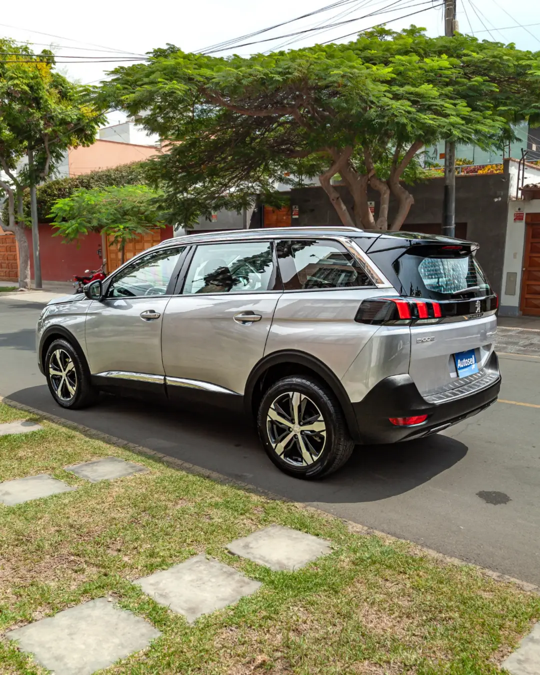 Peugeot 5008 miniatura 2