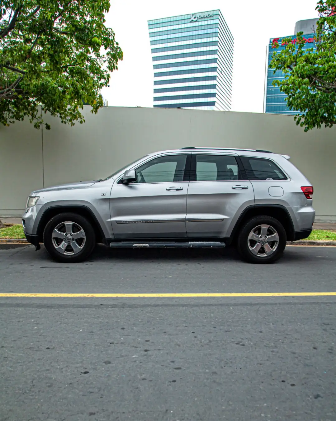 Jeep Grand Cherokee miniatura 2