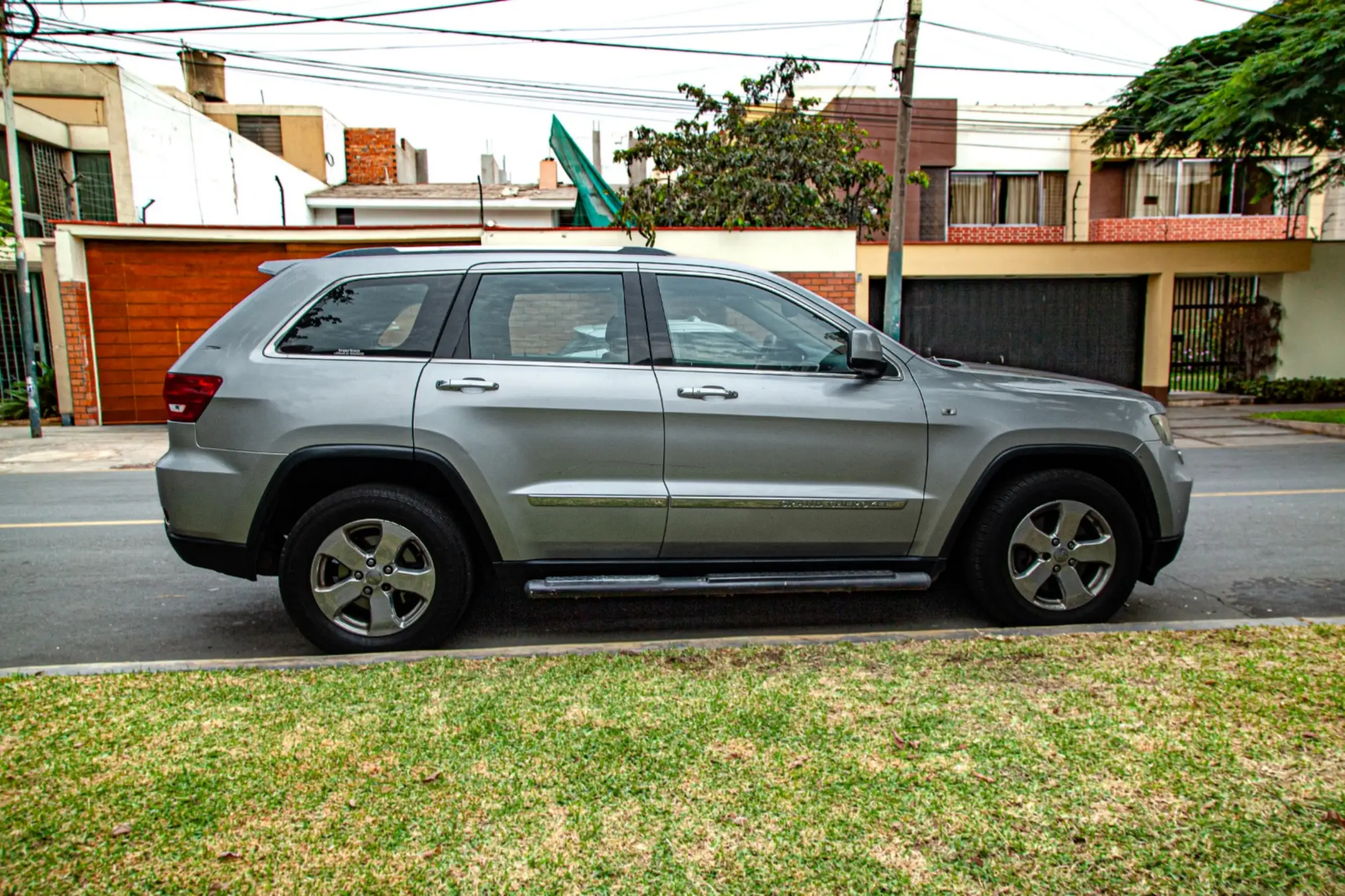 Jeep Grand Cherokee miniatura 7