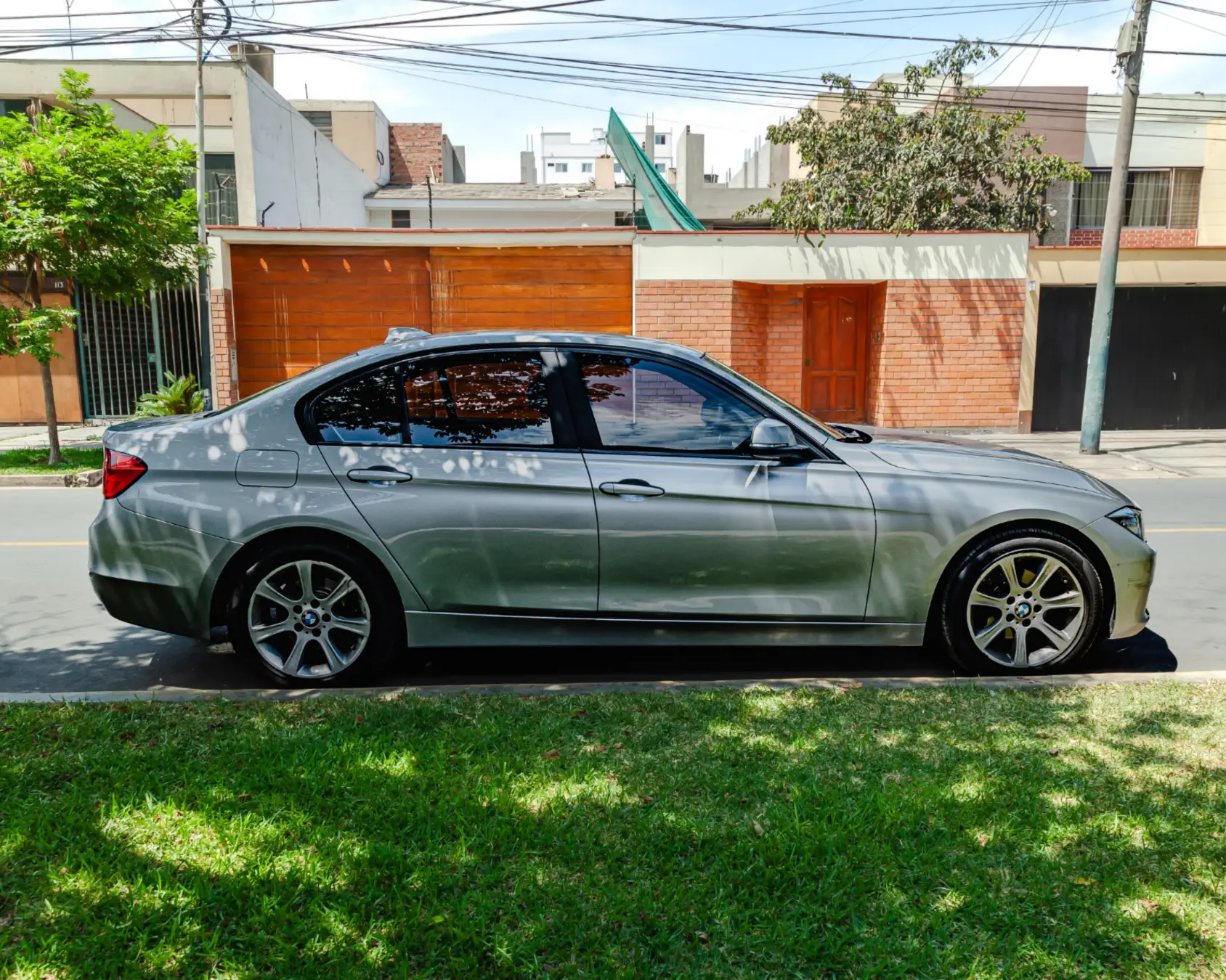 BMW 320i