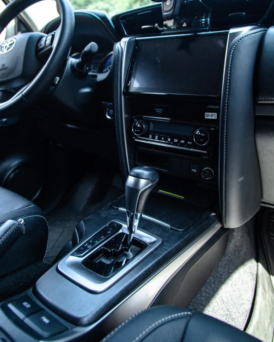 Toyota Fortuner miniatura 12