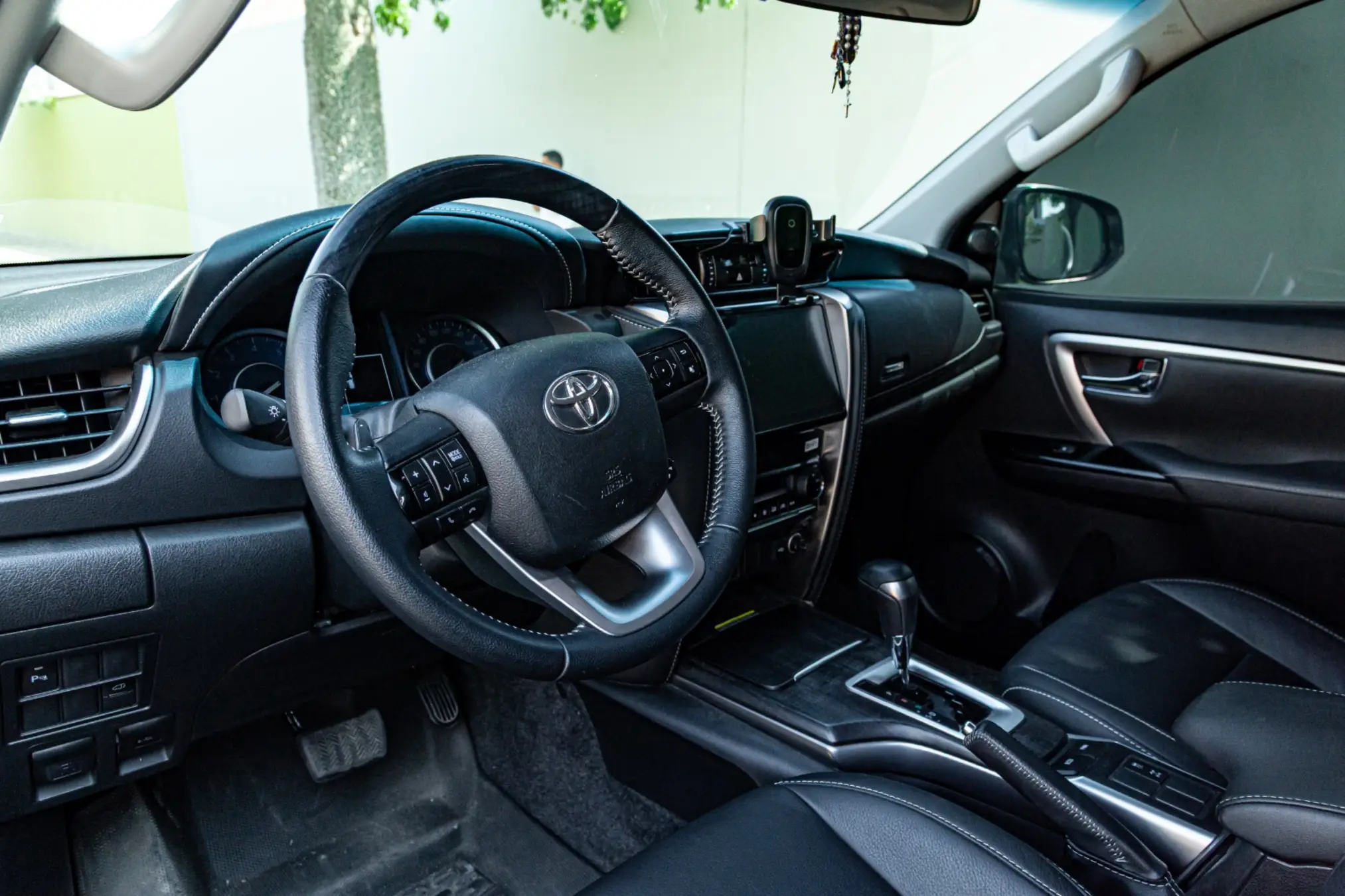 Toyota Fortuner miniatura 11