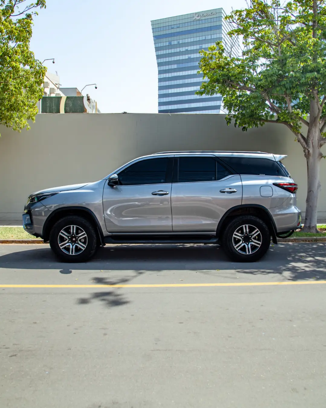 Toyota Fortuner miniatura 2