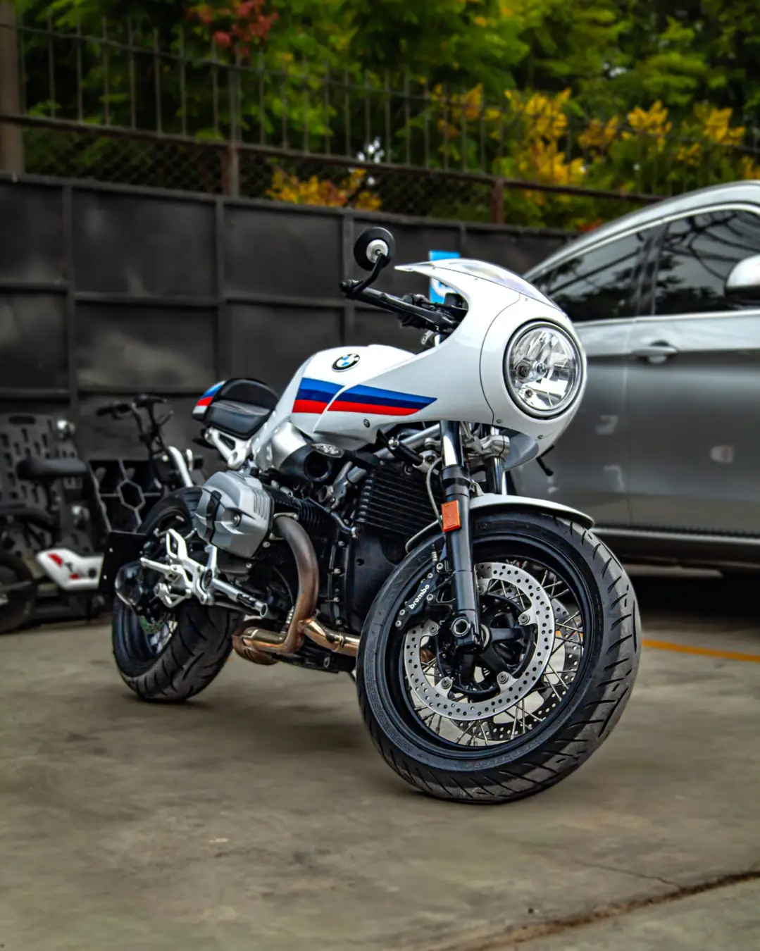 BMW R nine T