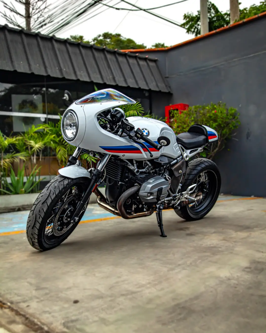 BMW R nine T