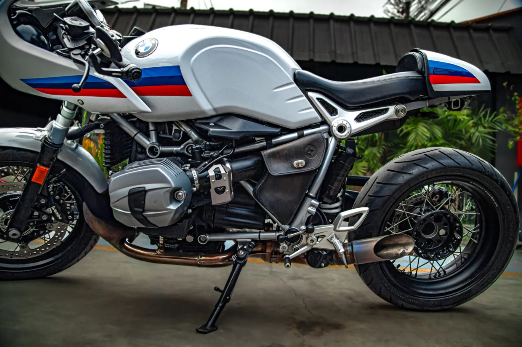 BMW R nine T