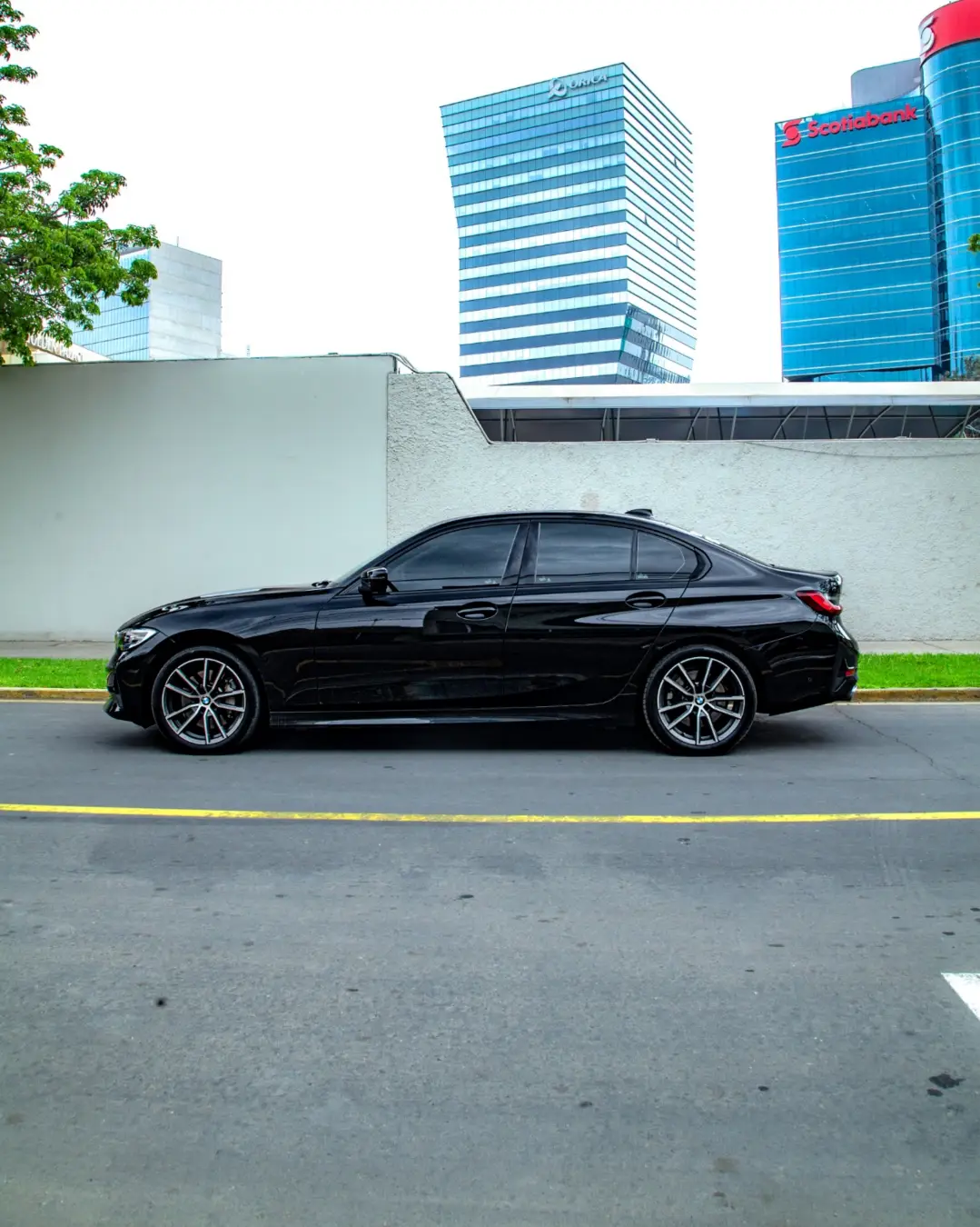 BMW 330i