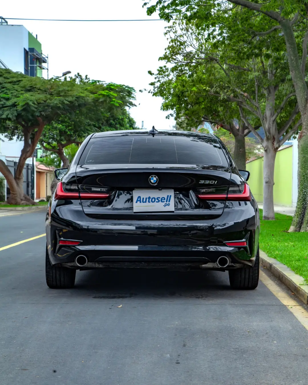 BMW 330i