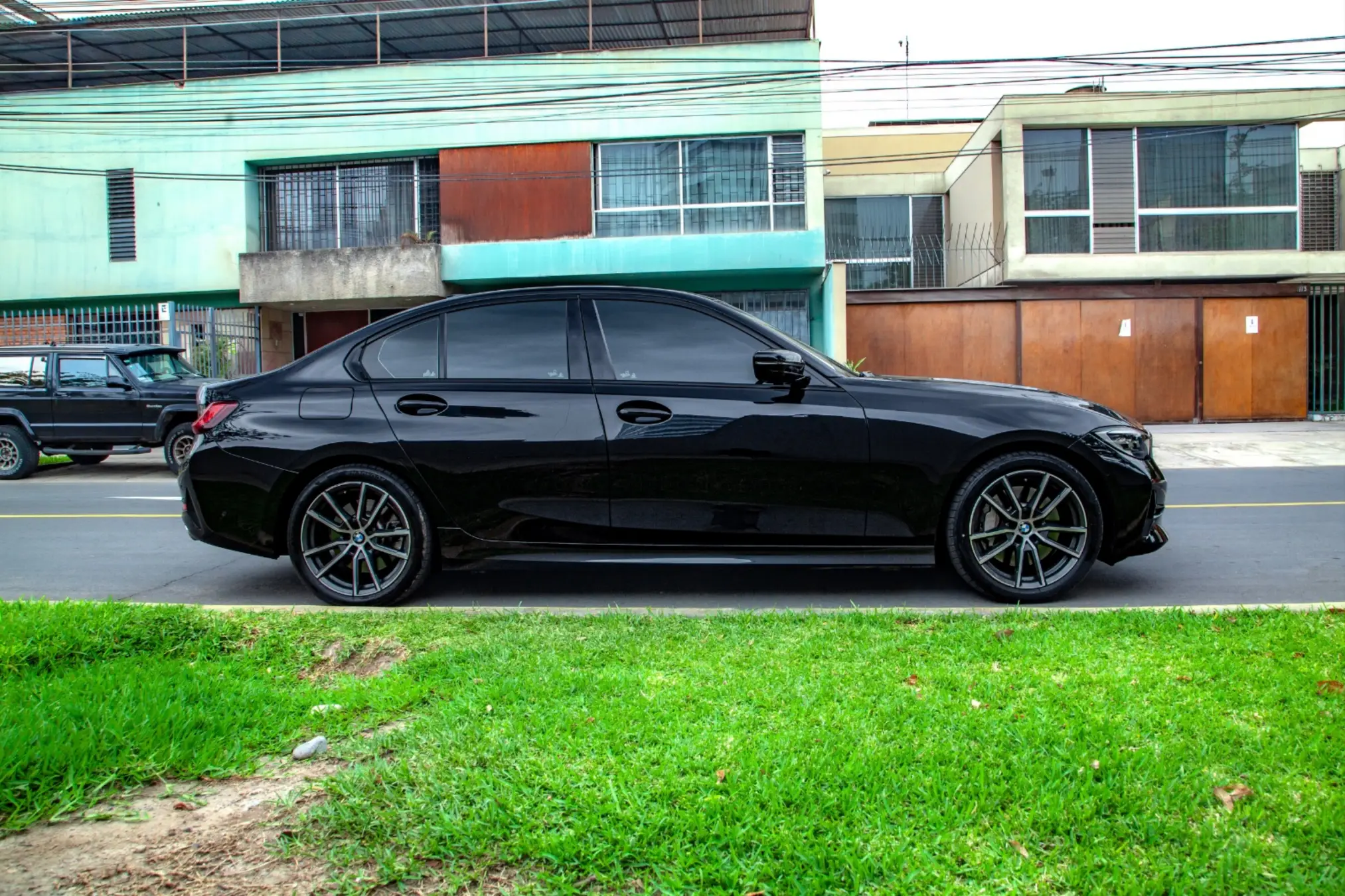 BMW 330i