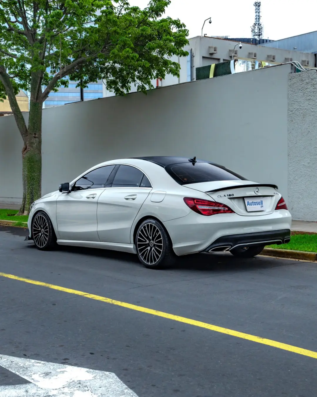 Mercedes Benz CLA180