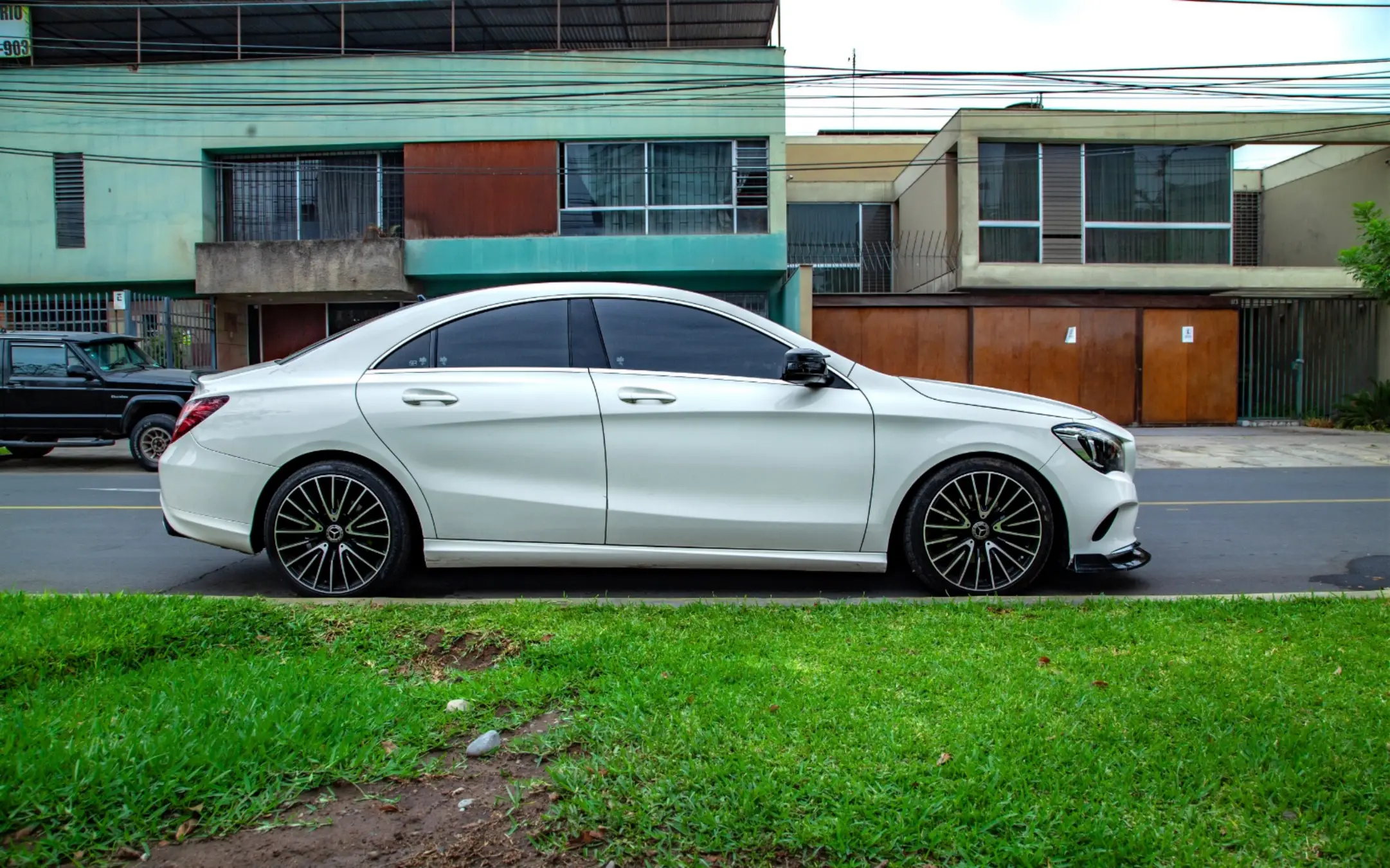 Mercedes Benz CLA180