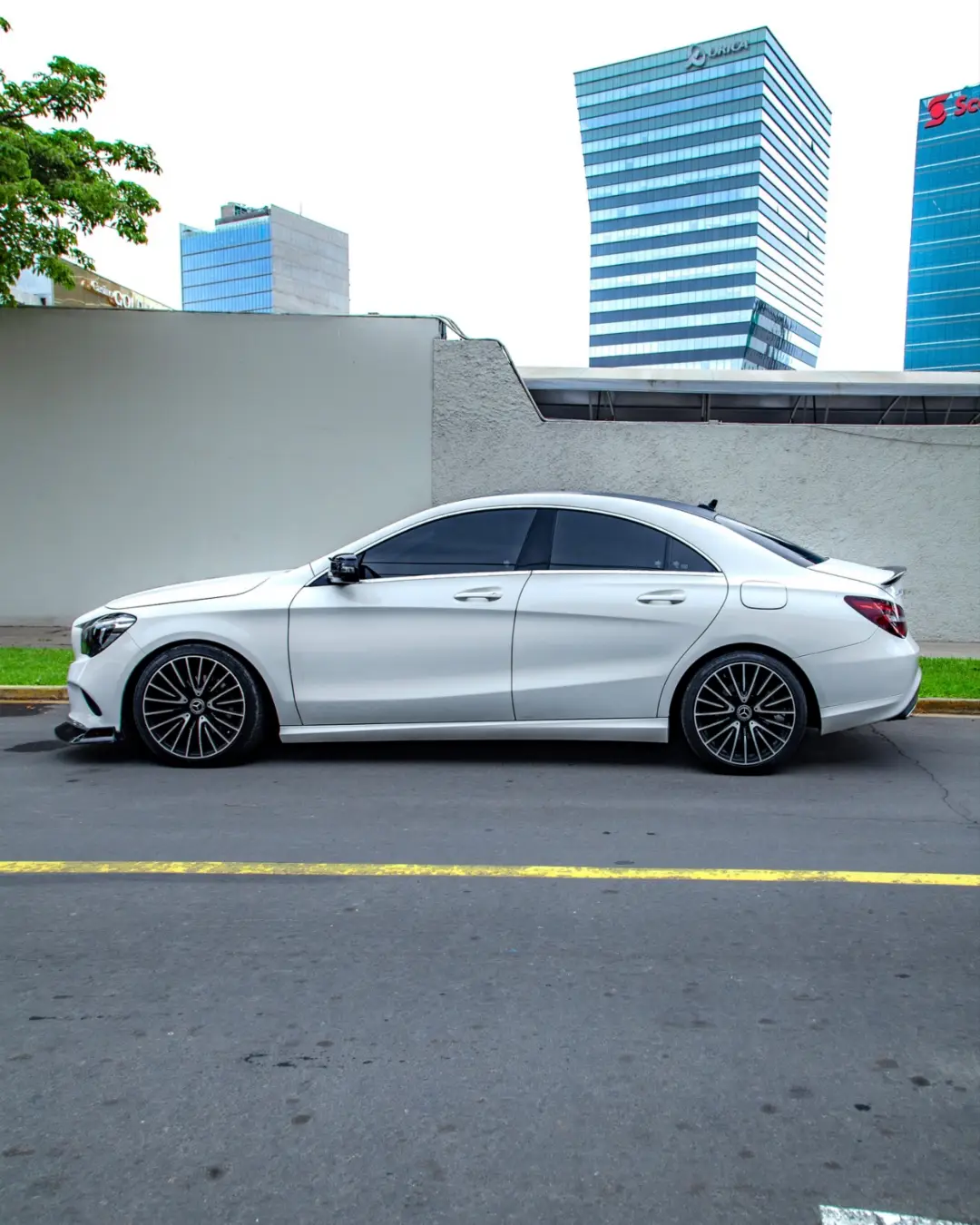 Mercedes Benz CLA180