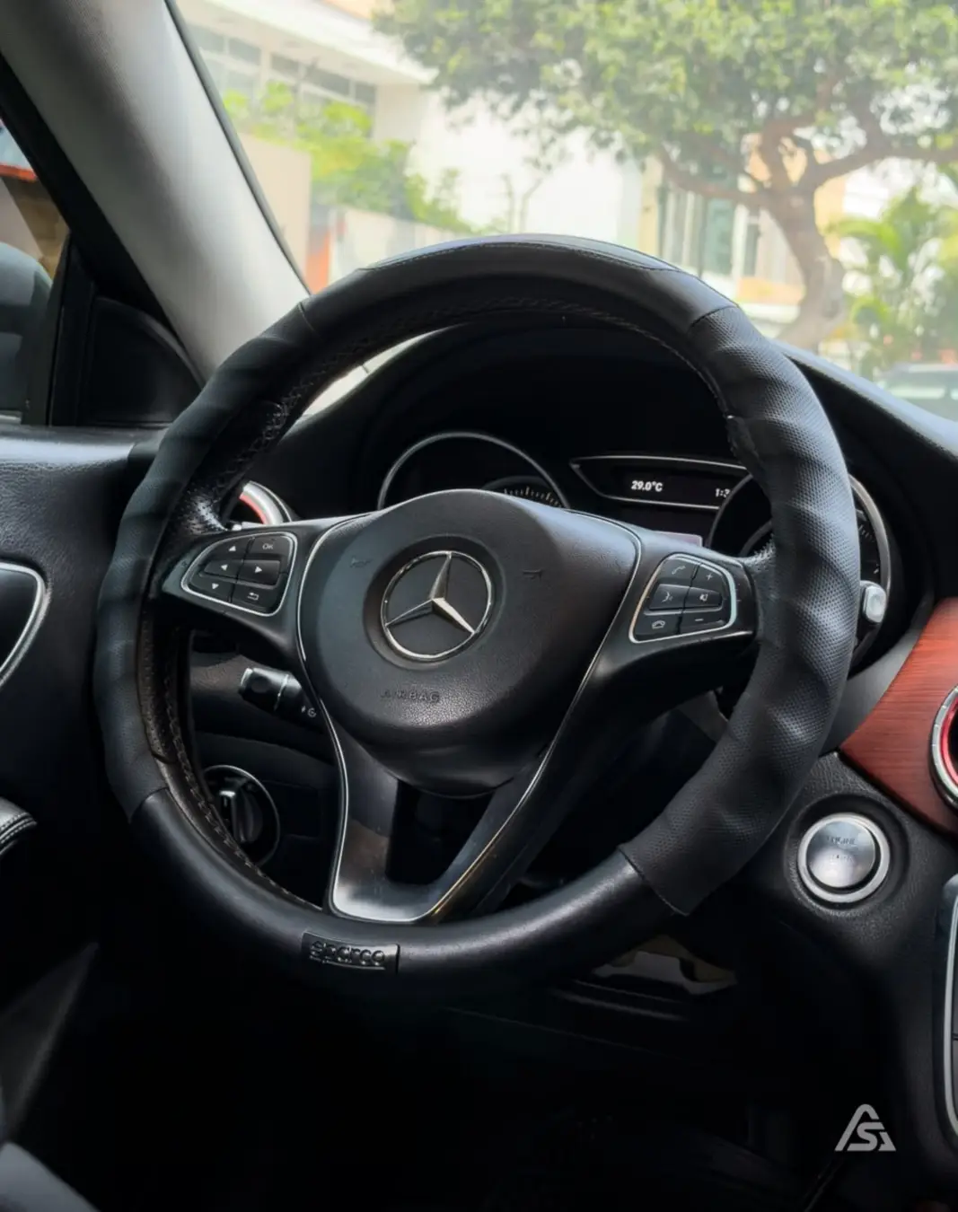 Mercedes Benz CLA 180