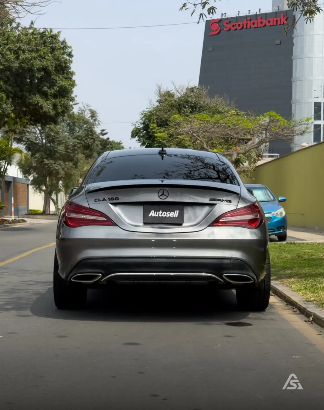 Mercedes Benz CLA 180