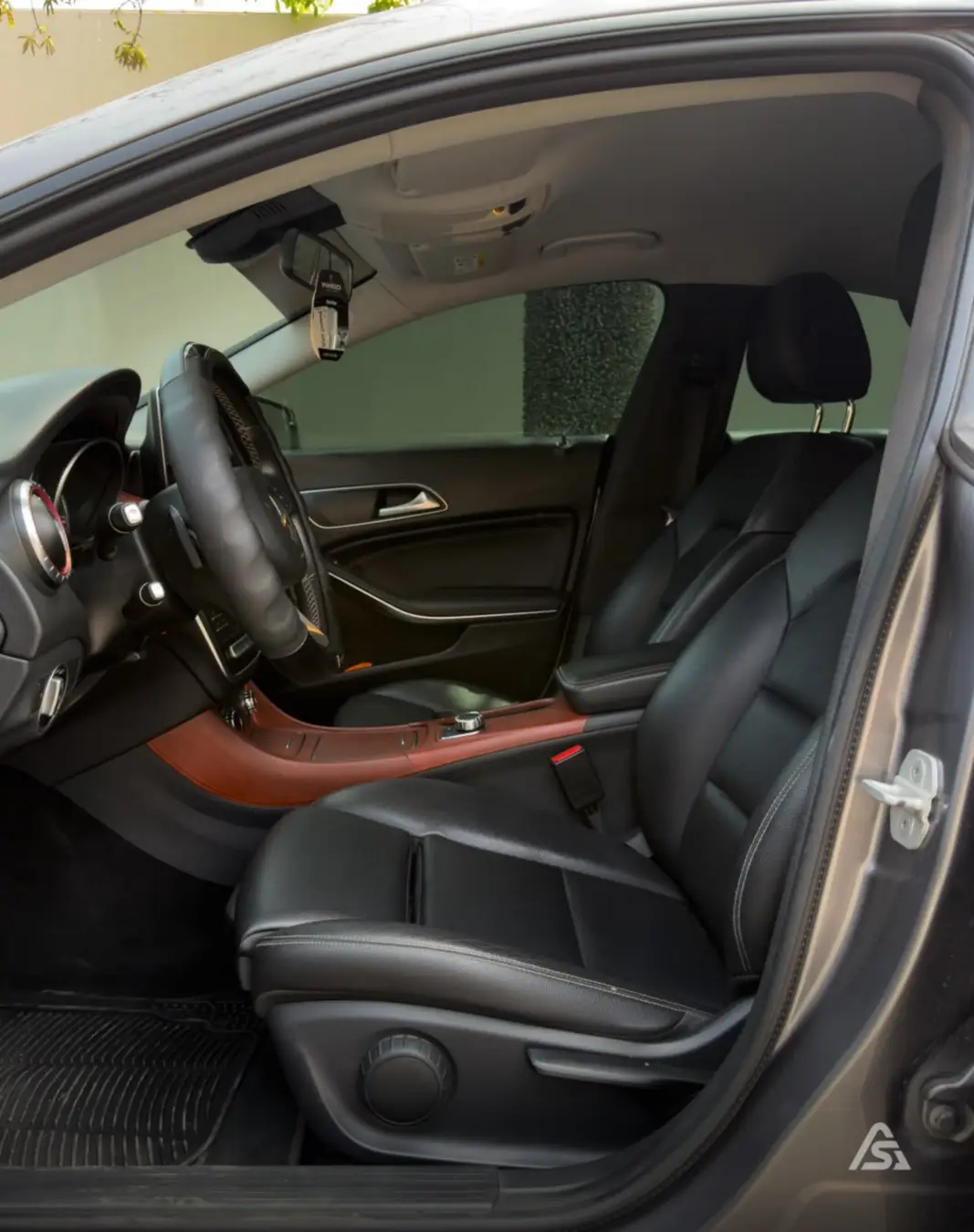 Mercedes Benz CLA 180