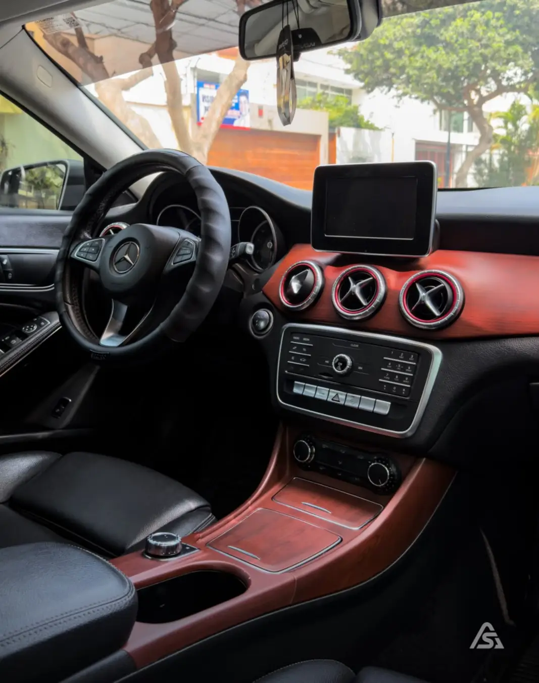 Mercedes Benz CLA 180