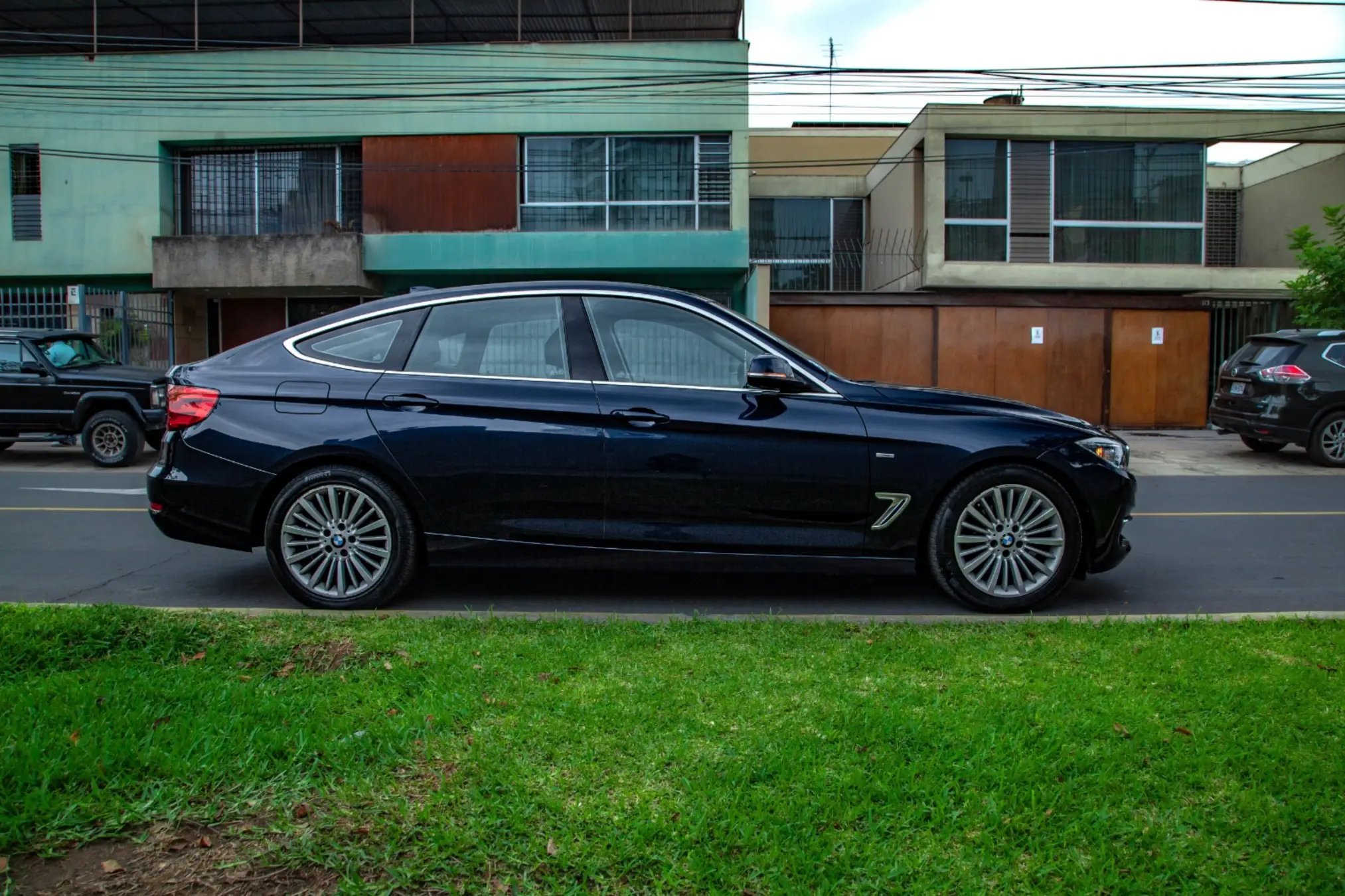 BMW 320i