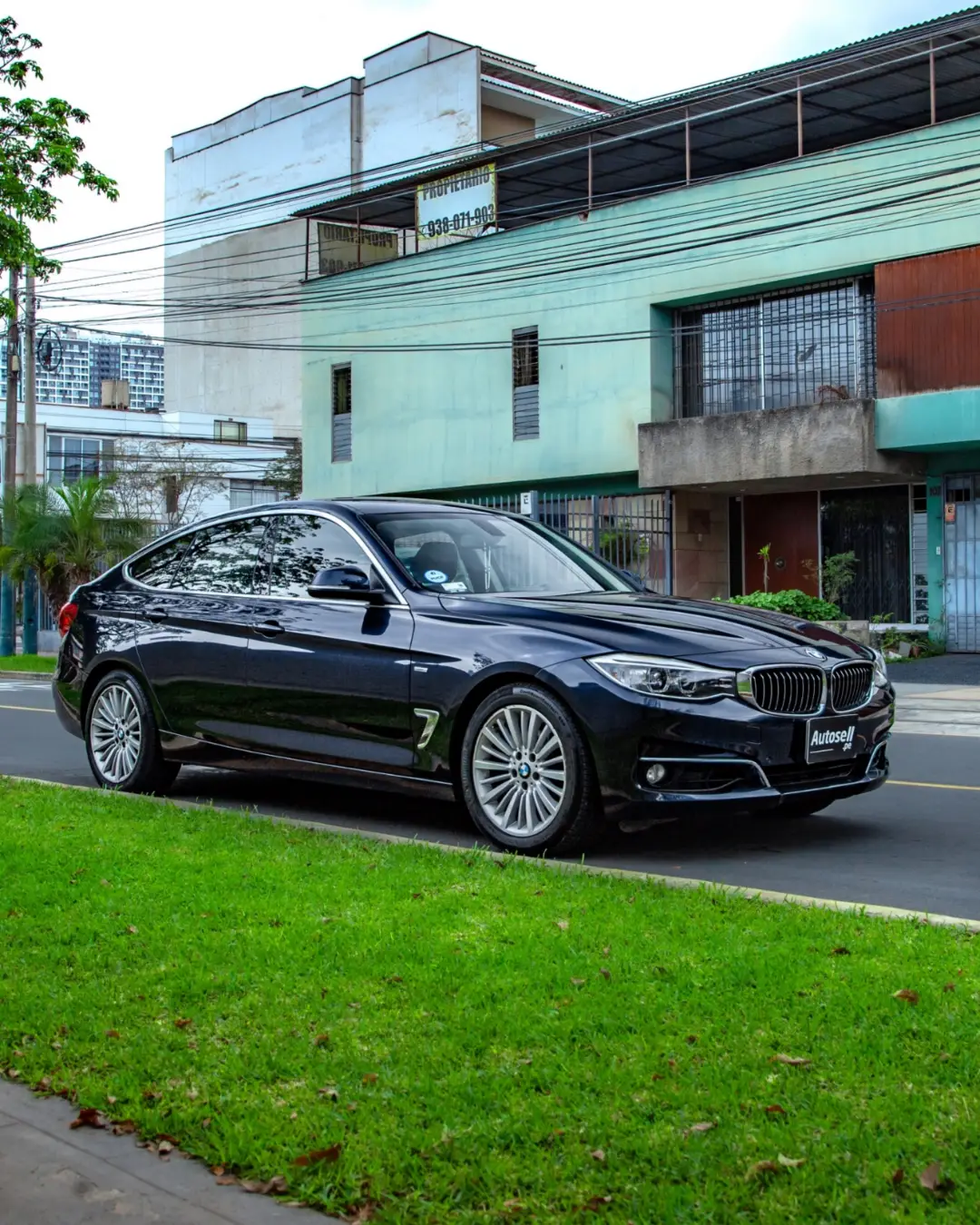 BMW 320i